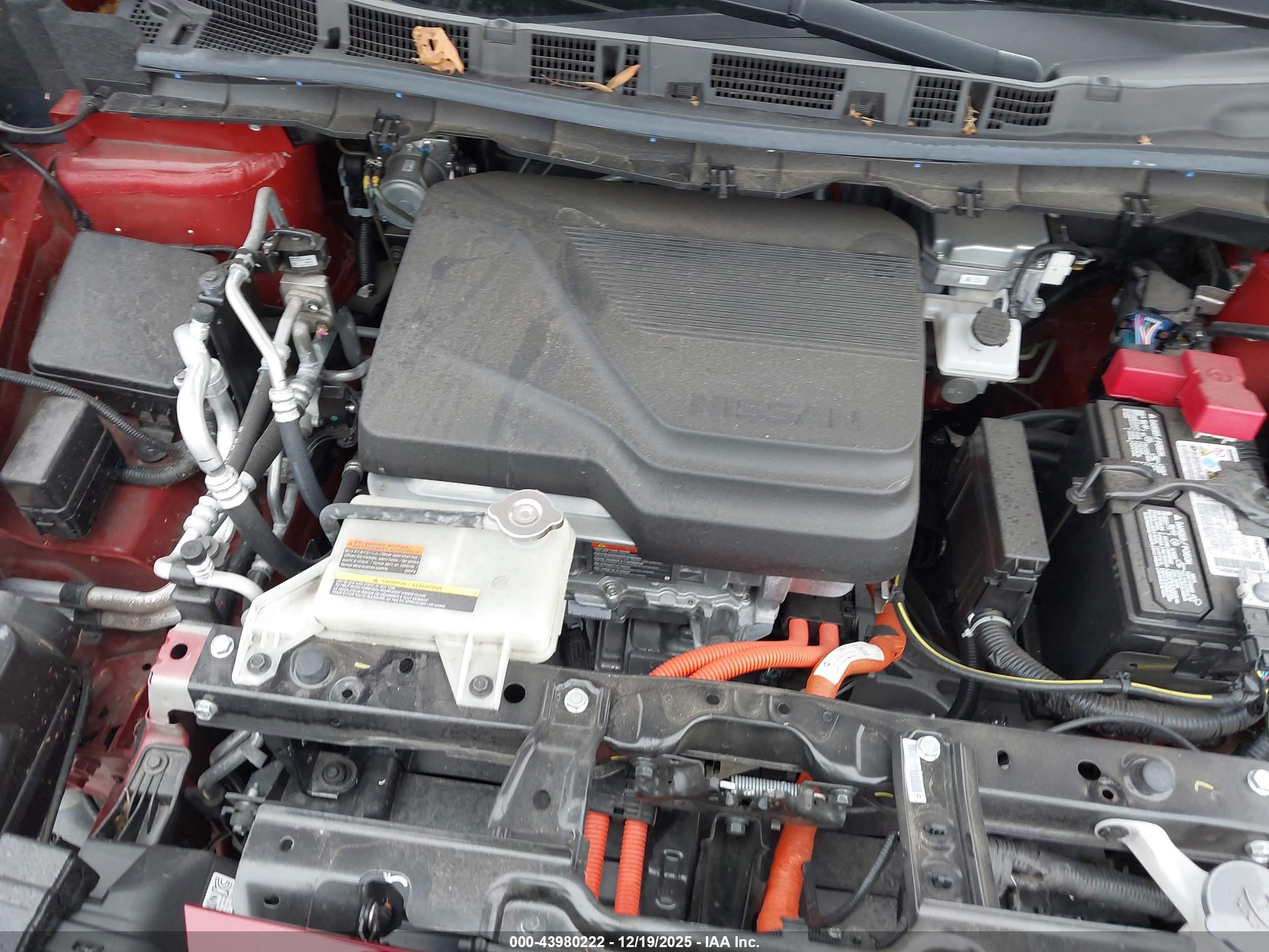 NISSAN LEAF image 10
