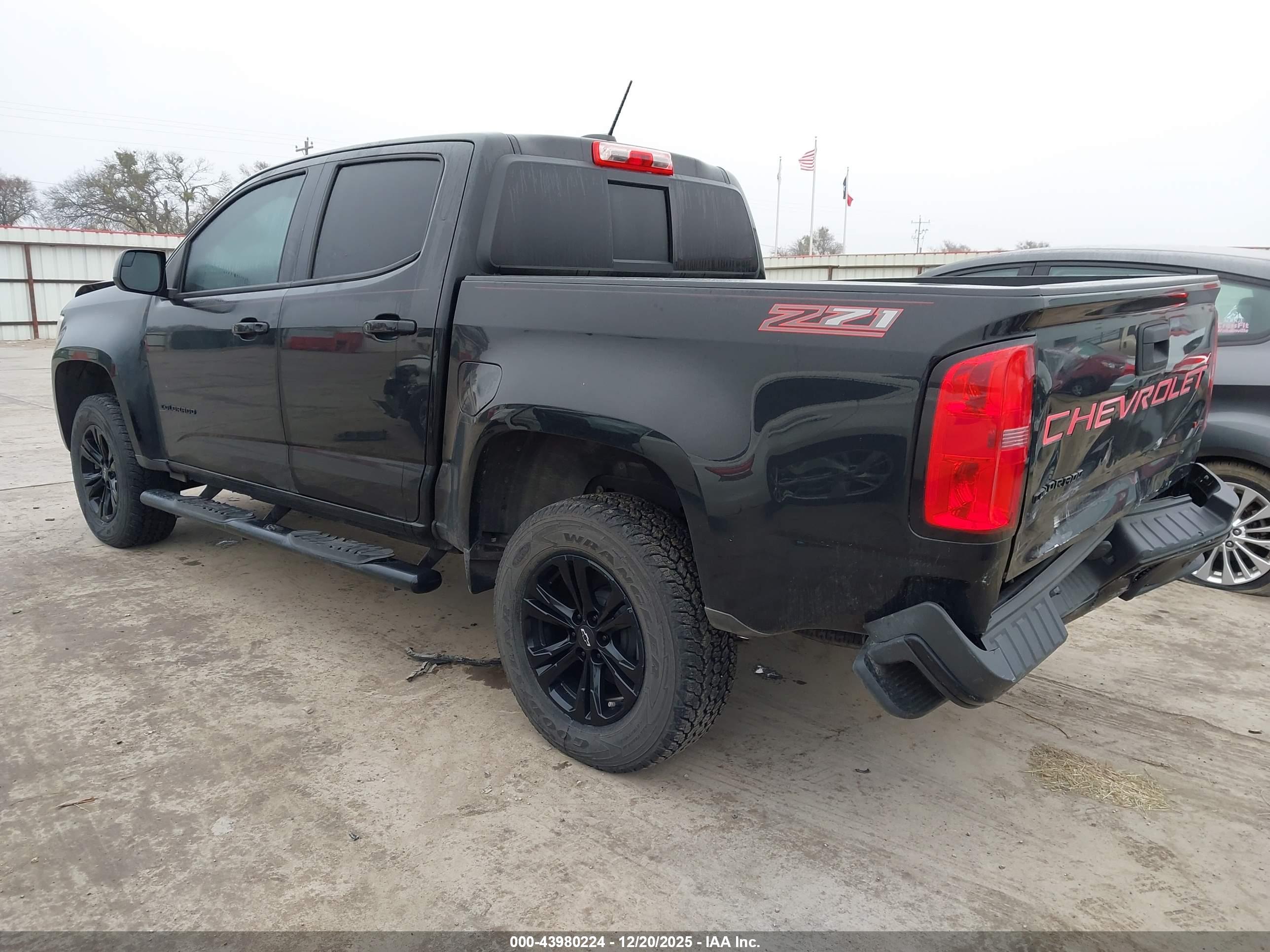 CHEVROLET COLORADO image 3