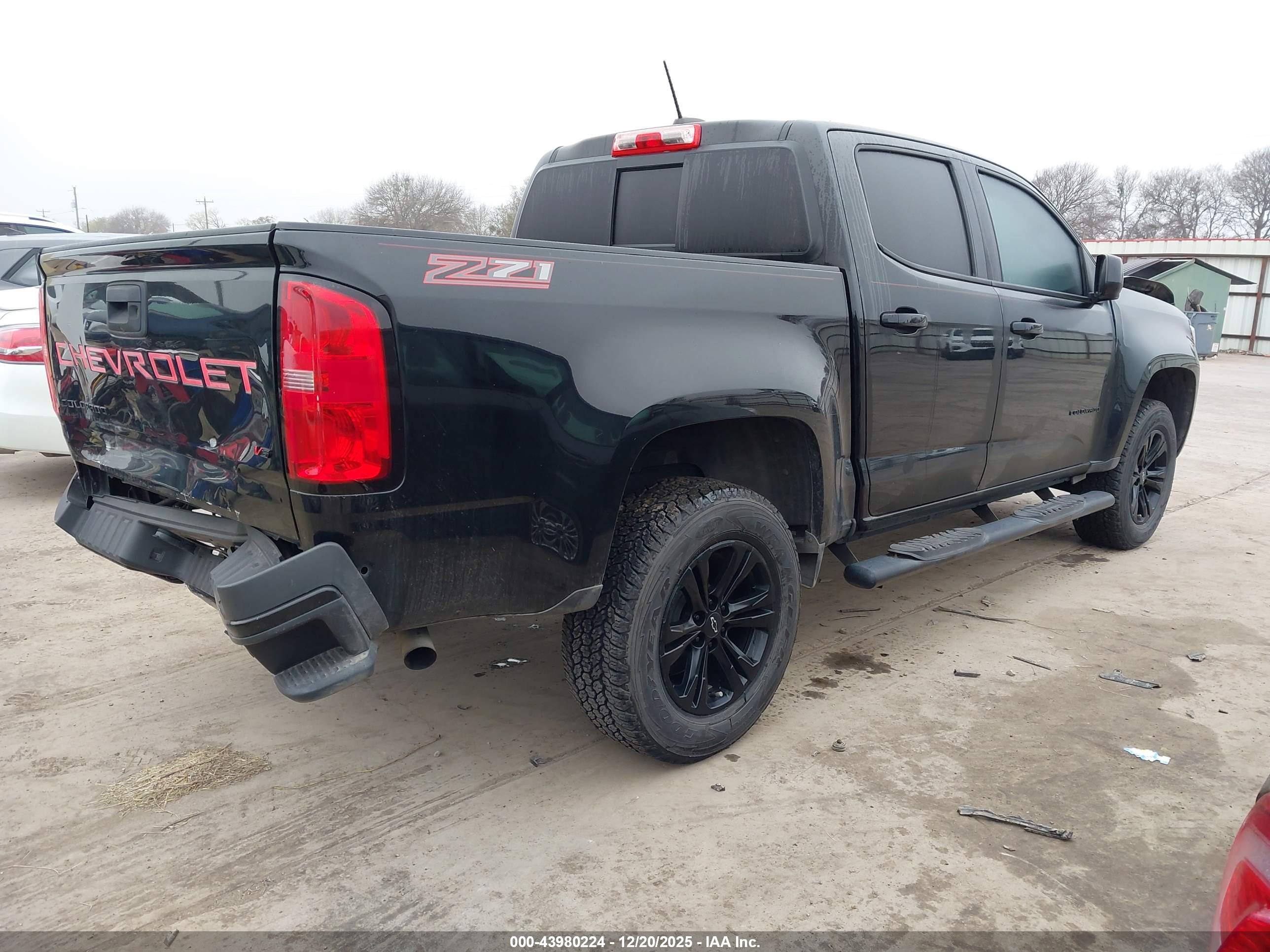 CHEVROLET COLORADO image 4