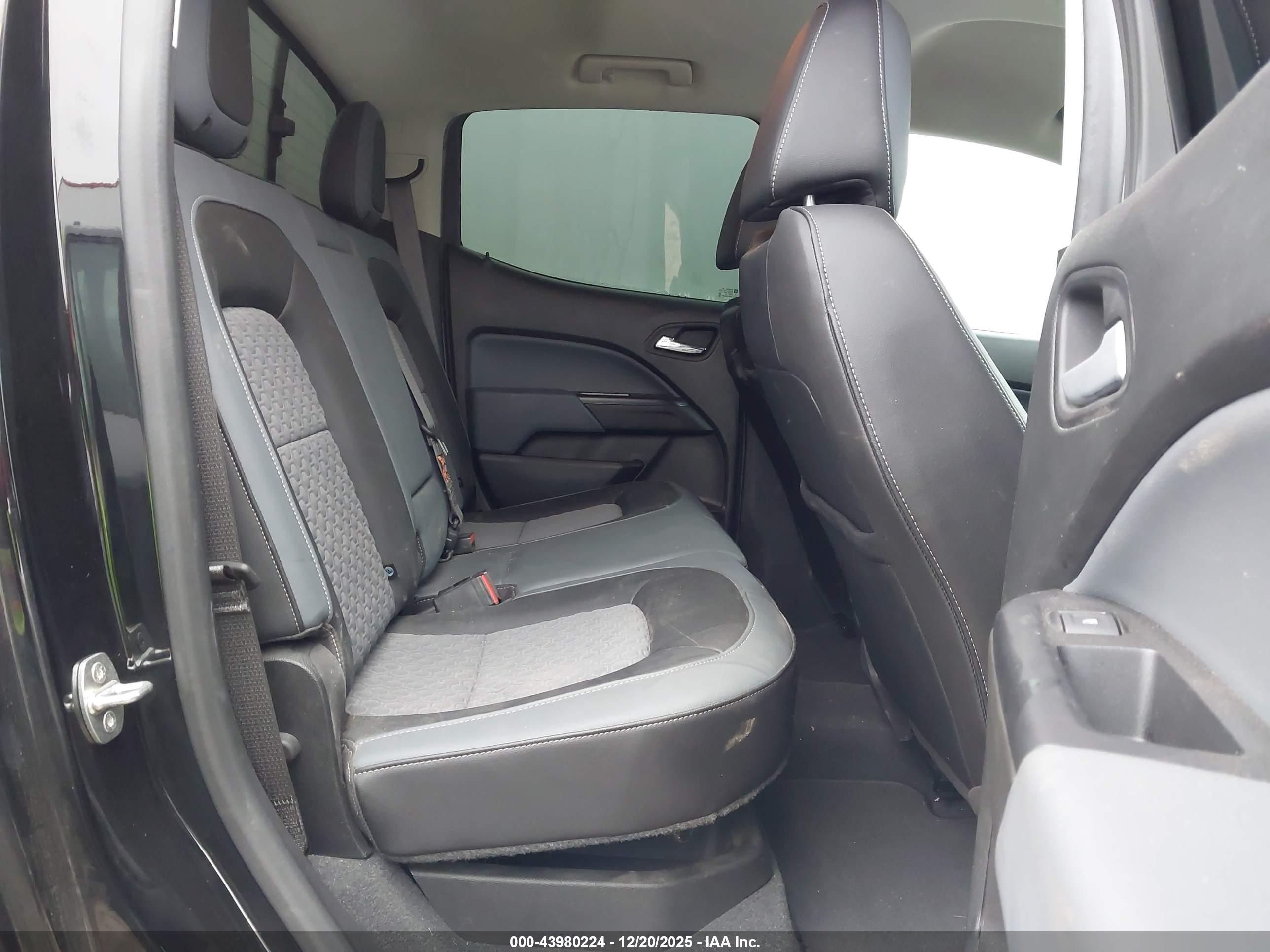 CHEVROLET COLORADO image 8