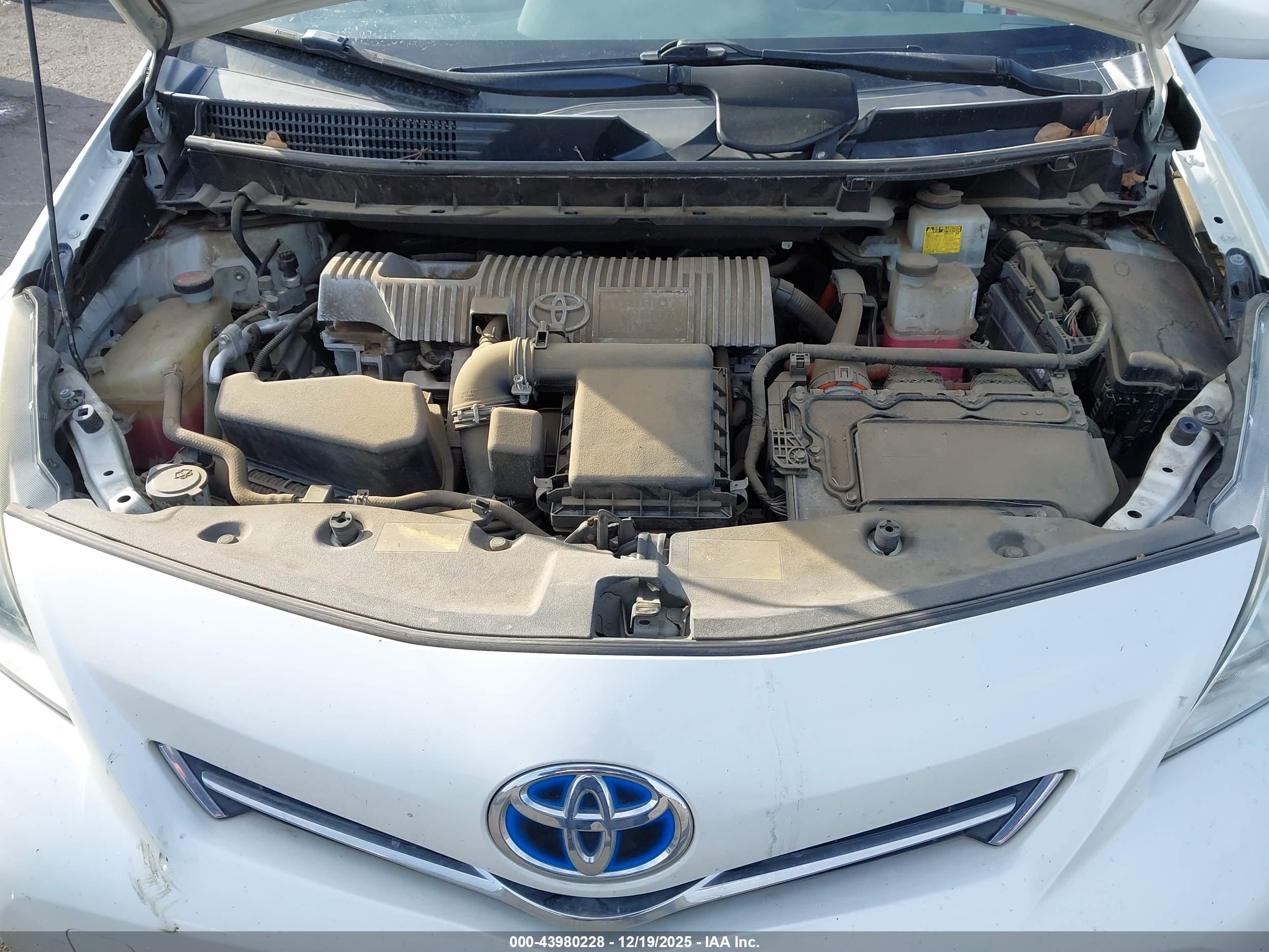 TOYOTA PRIUS image 10