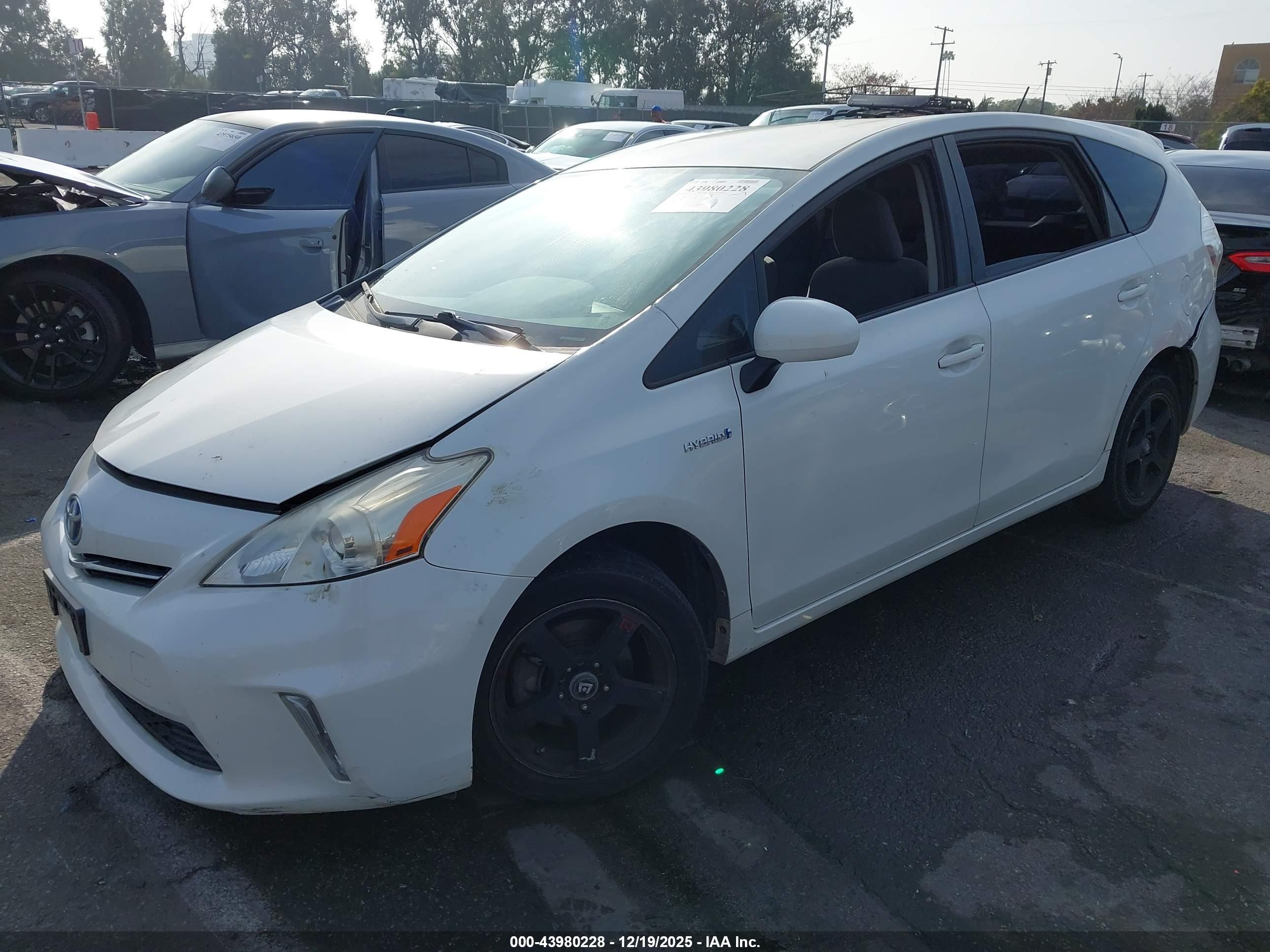 TOYOTA PRIUS image 2