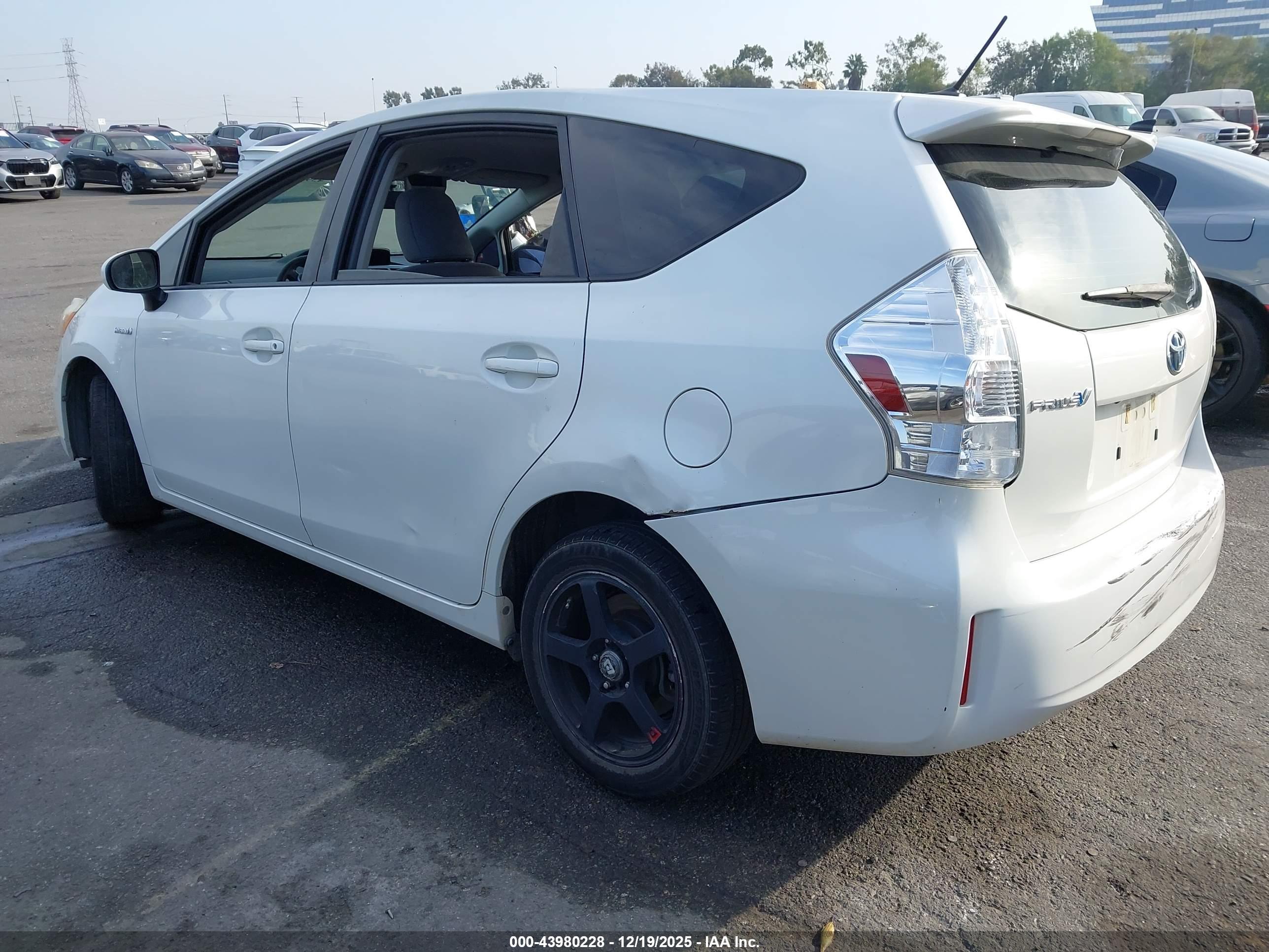 TOYOTA PRIUS image 3