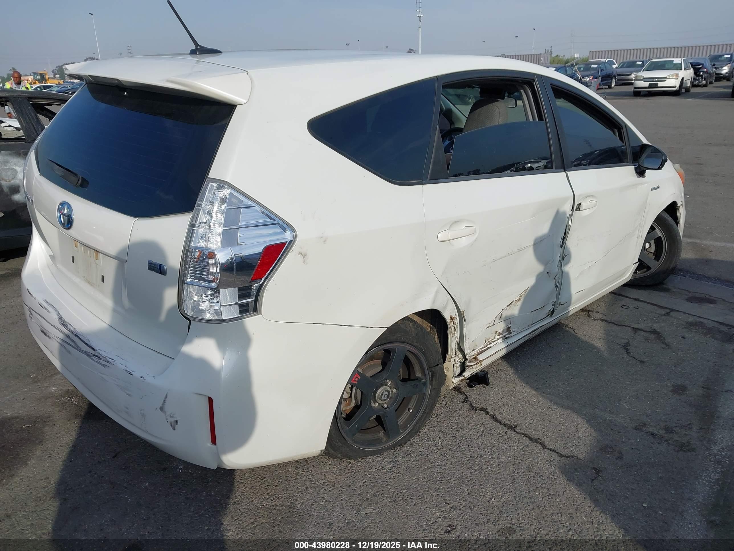 TOYOTA PRIUS image 4