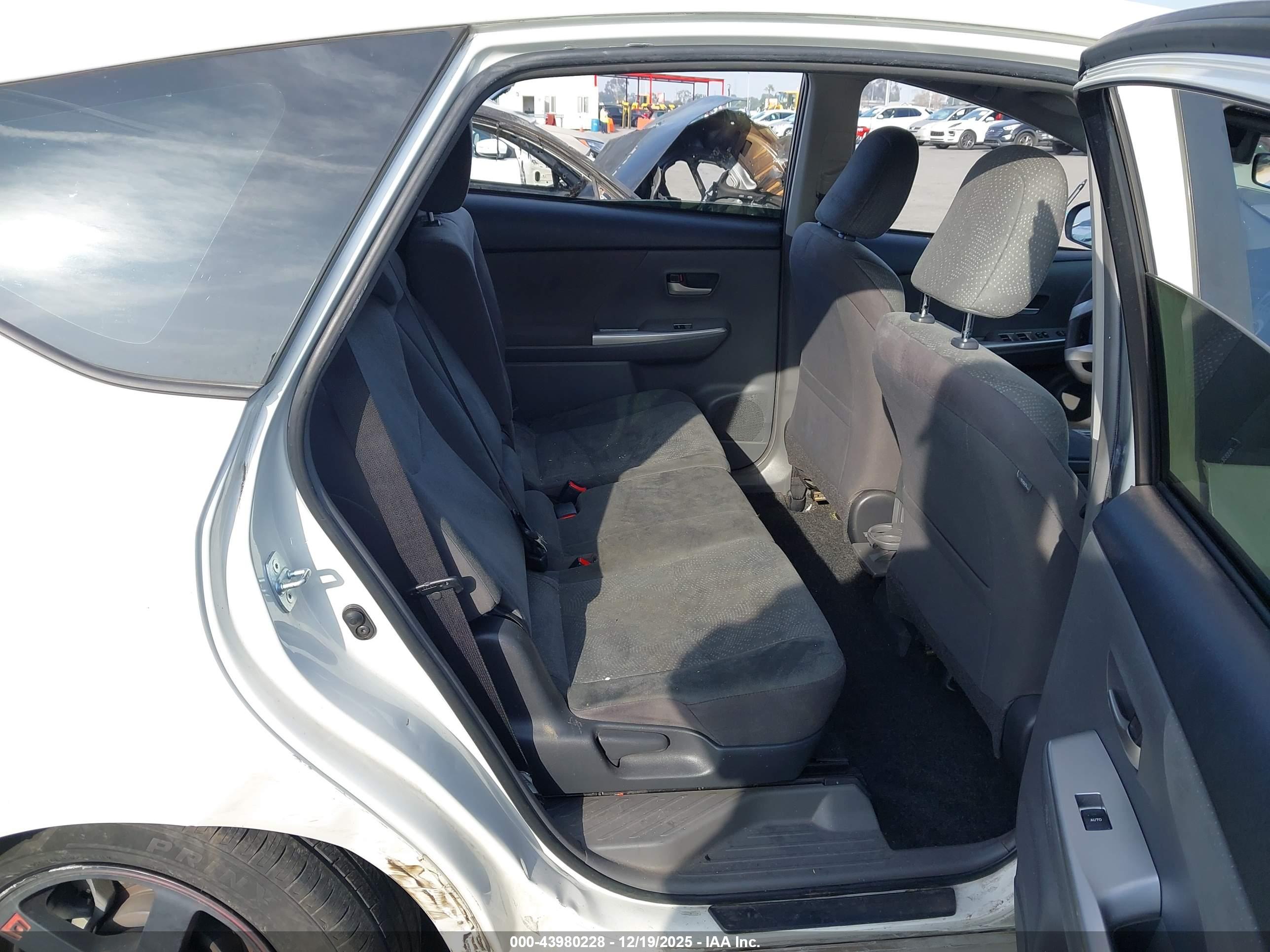 TOYOTA PRIUS image 8