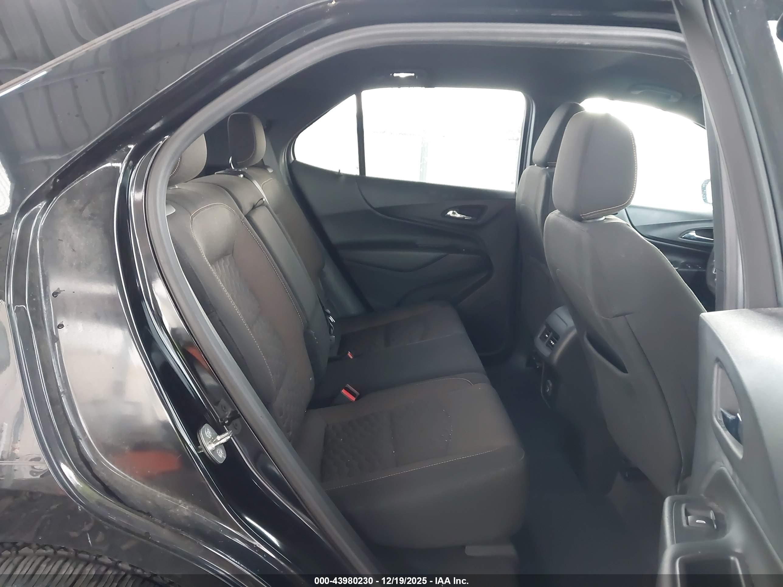 CHEVROLET EQUINOX image 8