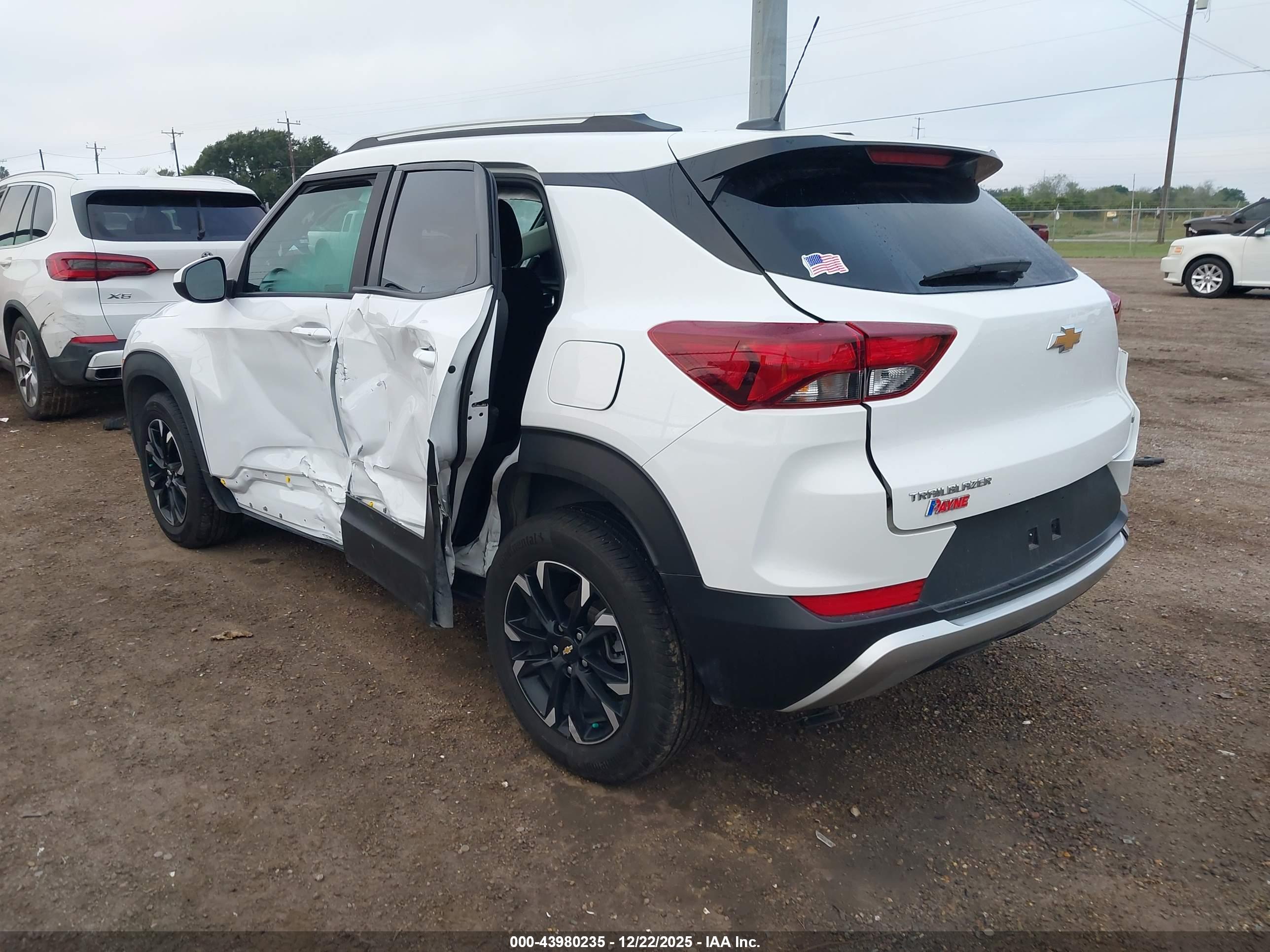 CHEVROLET TRAILBLAZER image 3