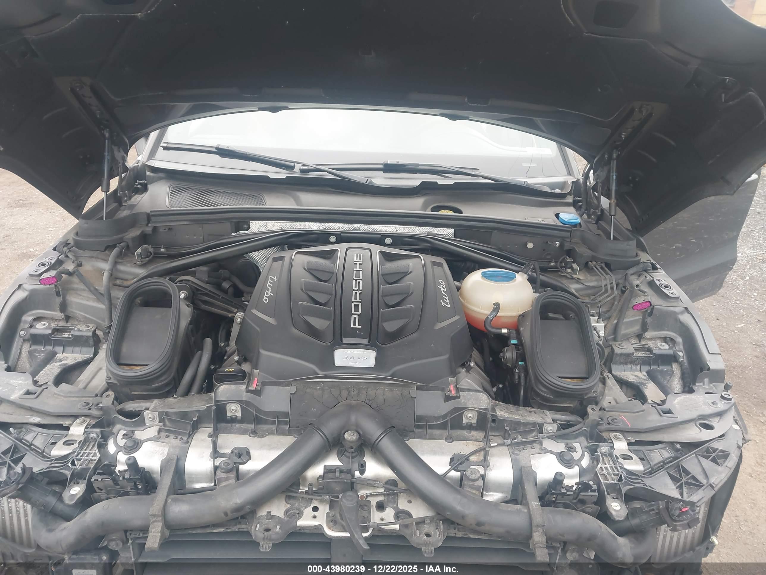 PORSCHE MACAN image 10