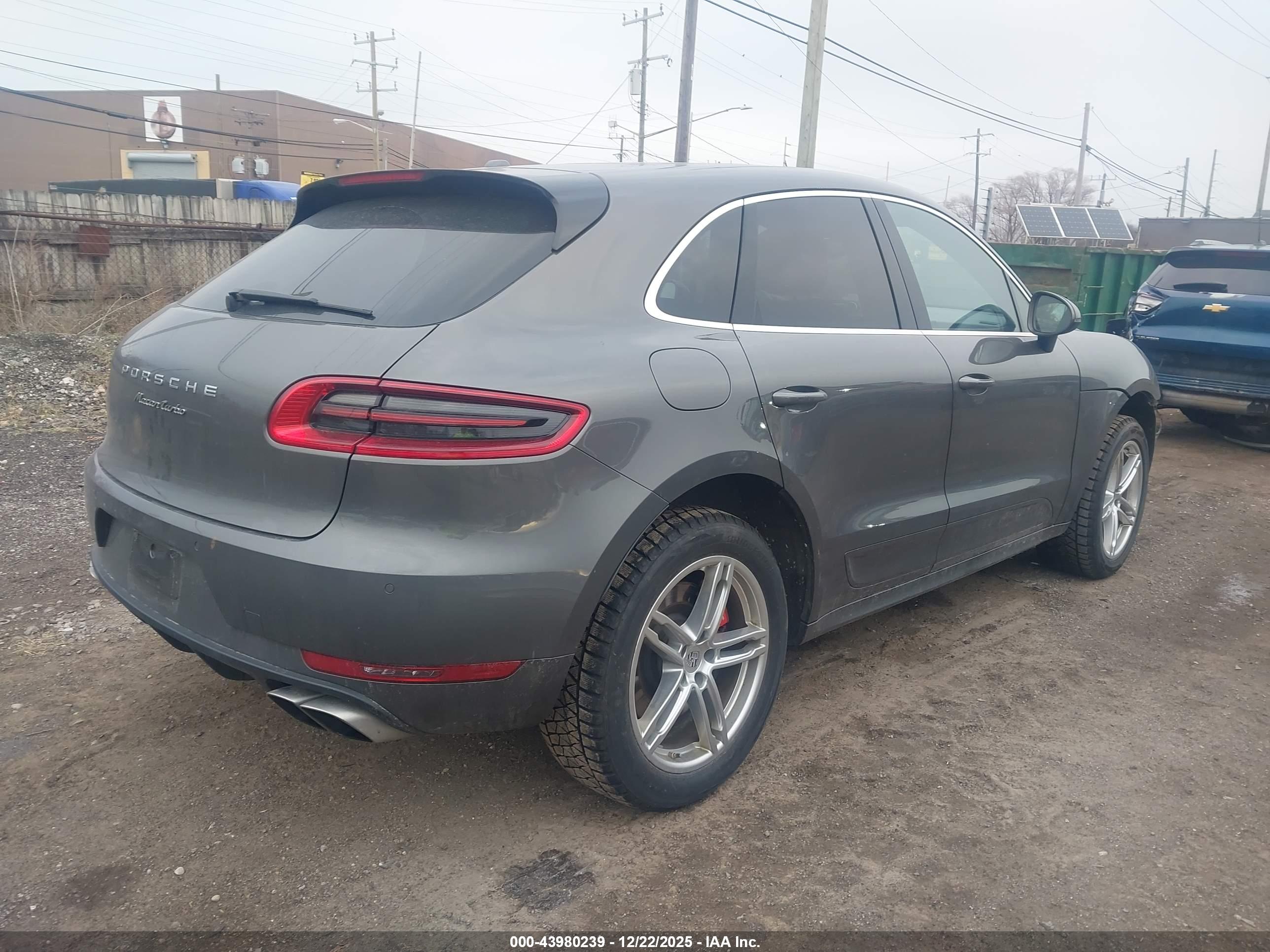 PORSCHE MACAN image 4