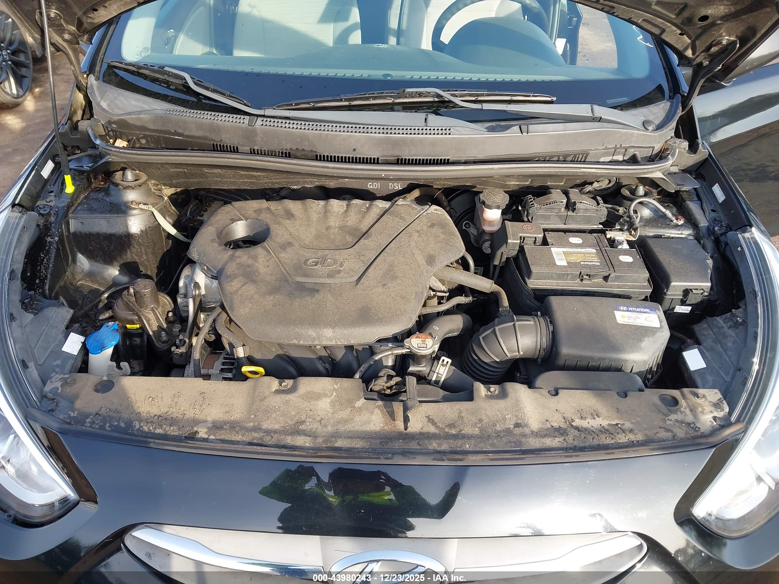 HYUNDAI ACCENT image 10