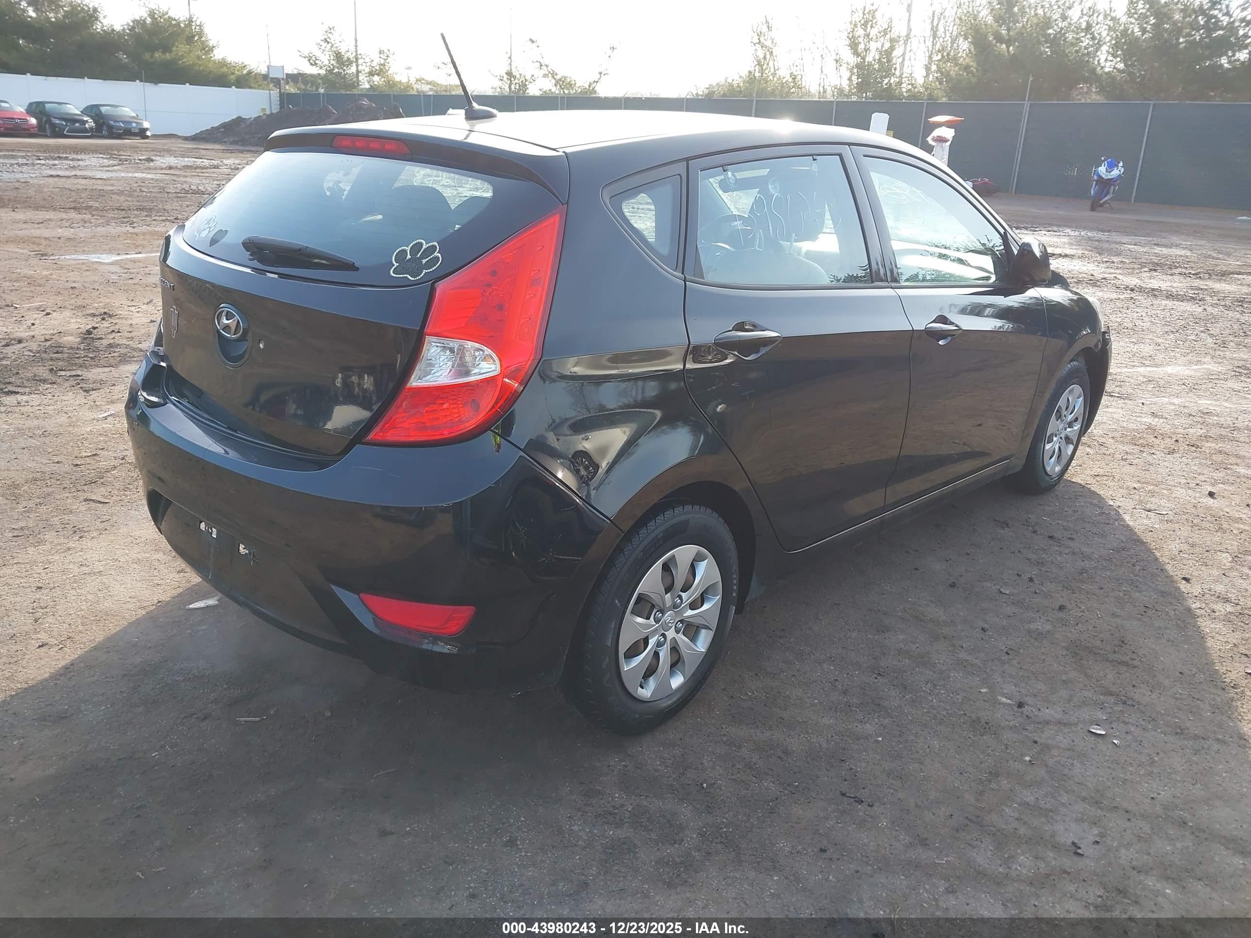 HYUNDAI ACCENT image 4