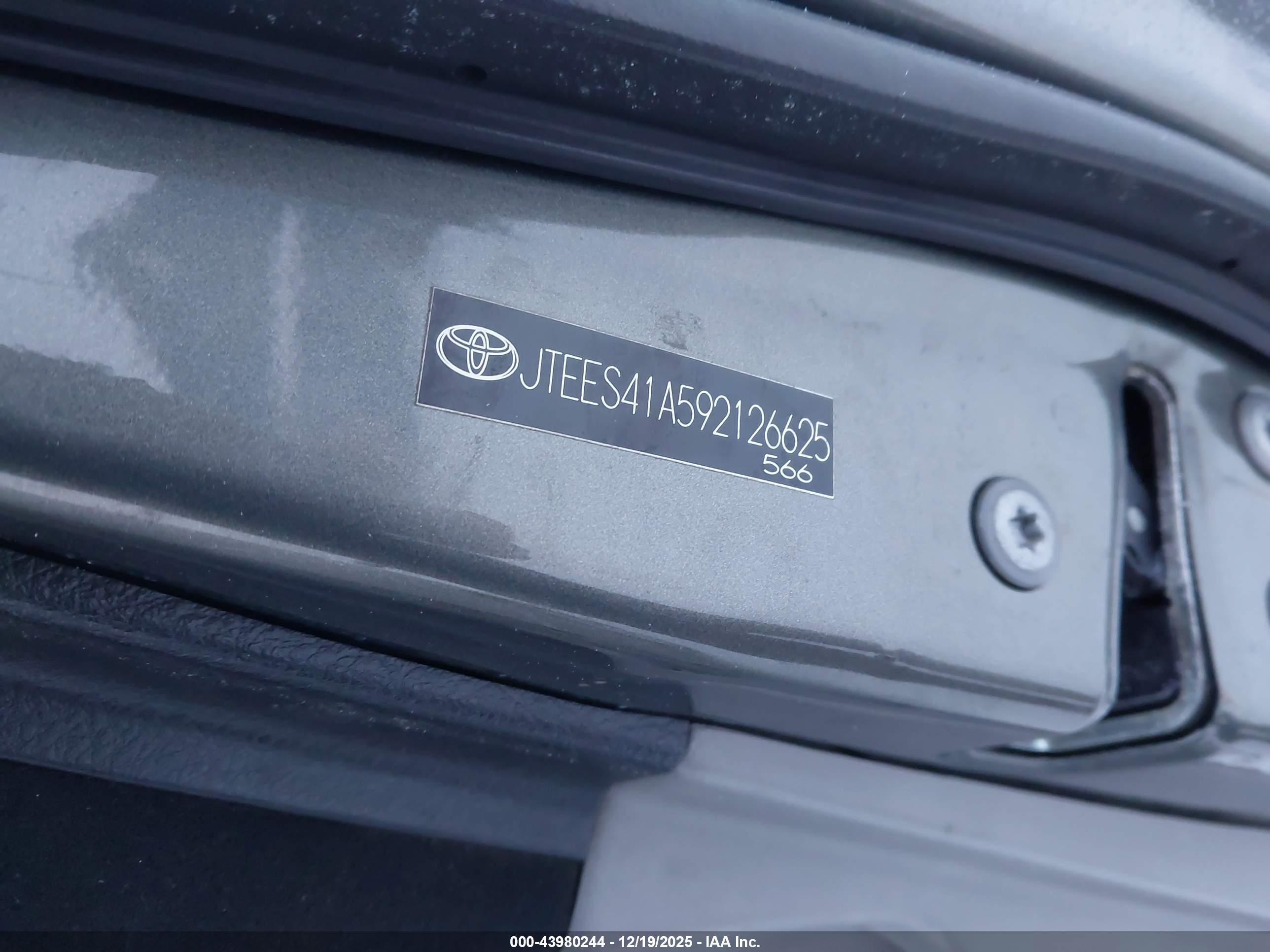 TOYOTA HIGHLANDER image 9