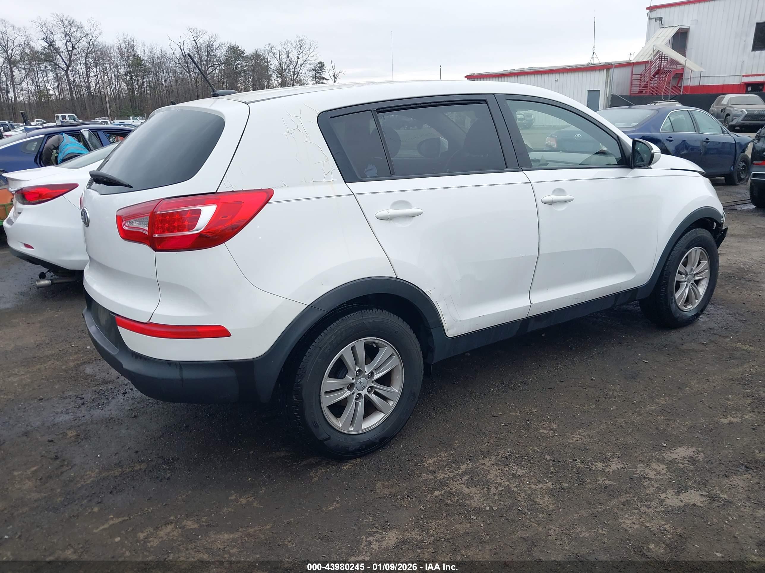 KIA SPORTAGE image 4