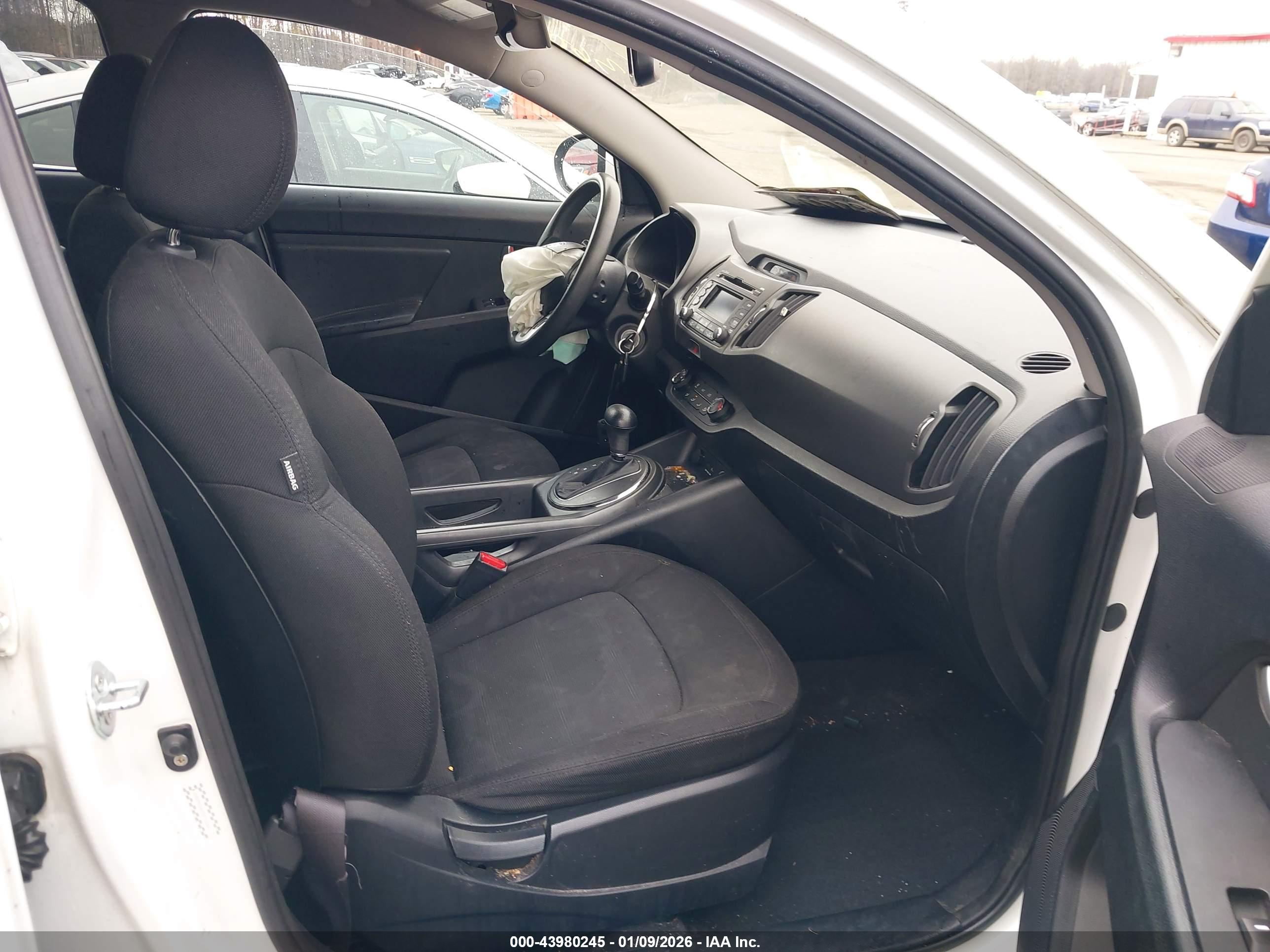 KIA SPORTAGE image 5