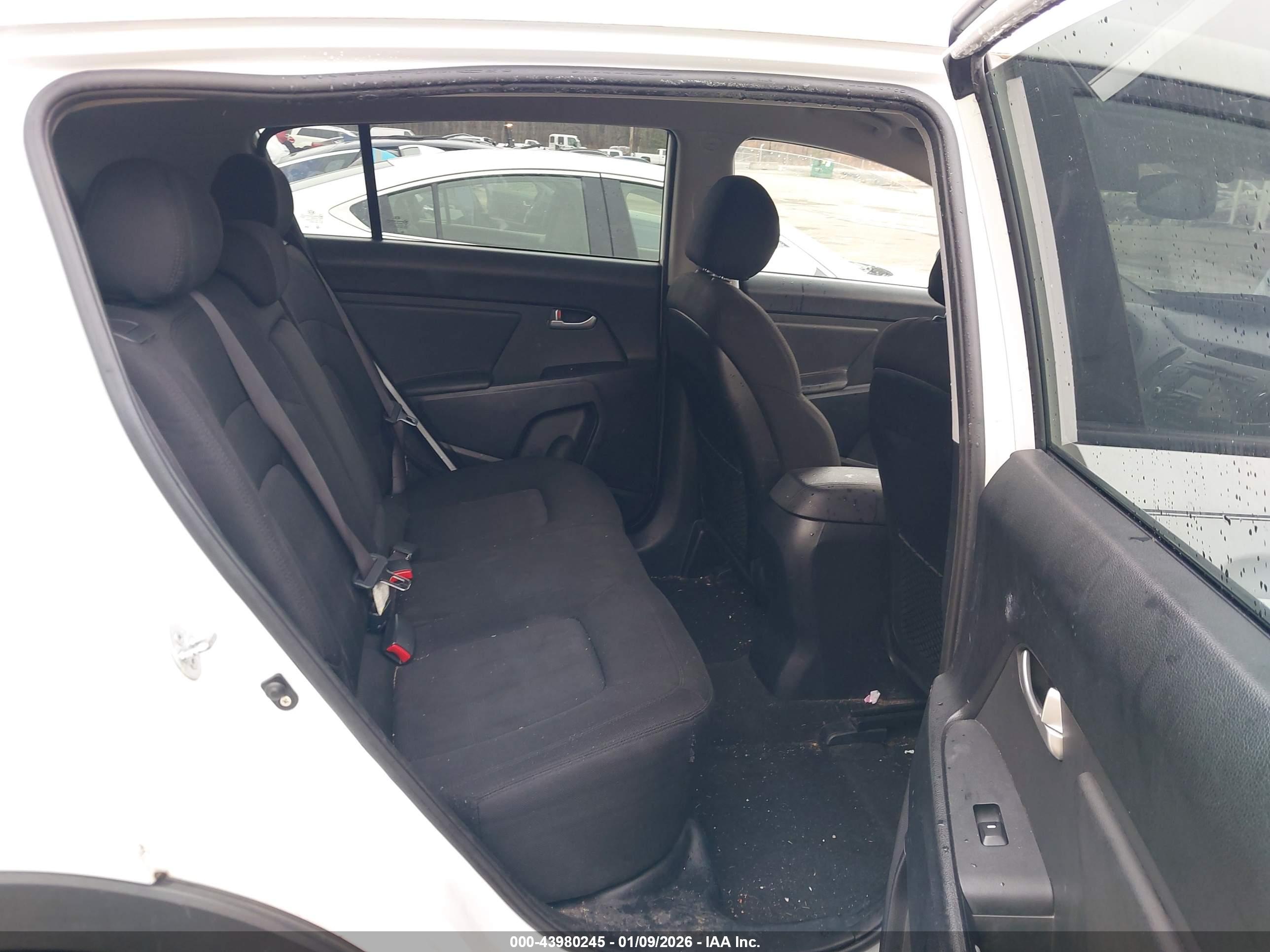 KIA SPORTAGE image 8