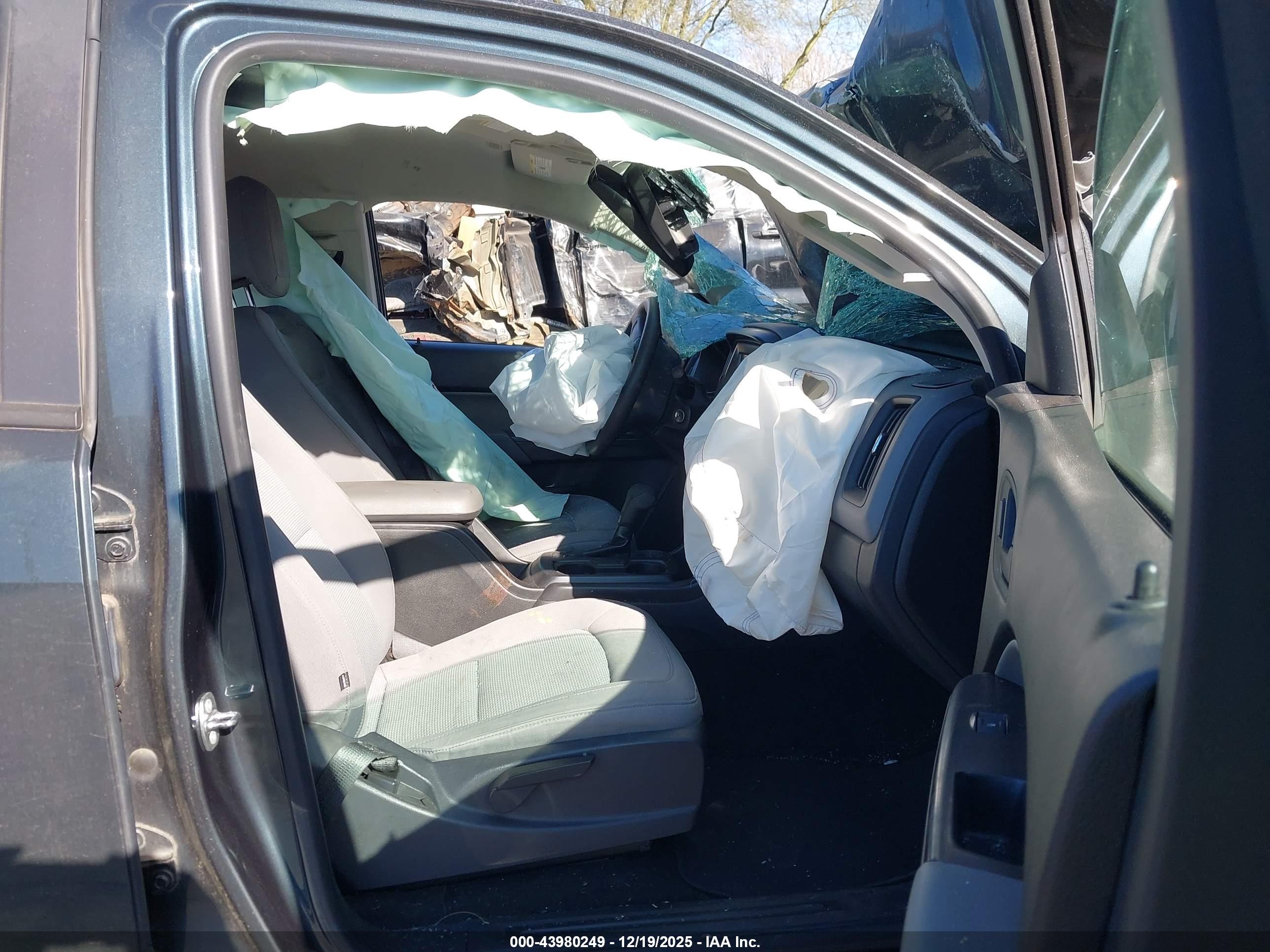 CHEVROLET COLORADO image 5