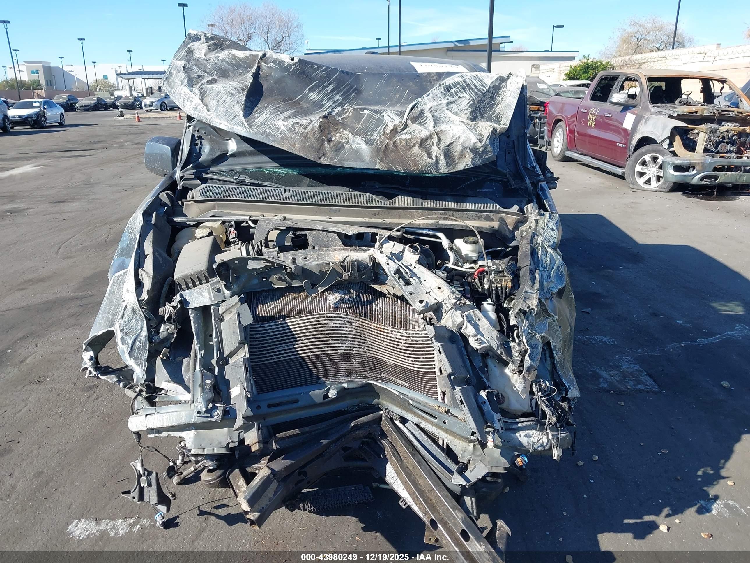 CHEVROLET COLORADO image 6