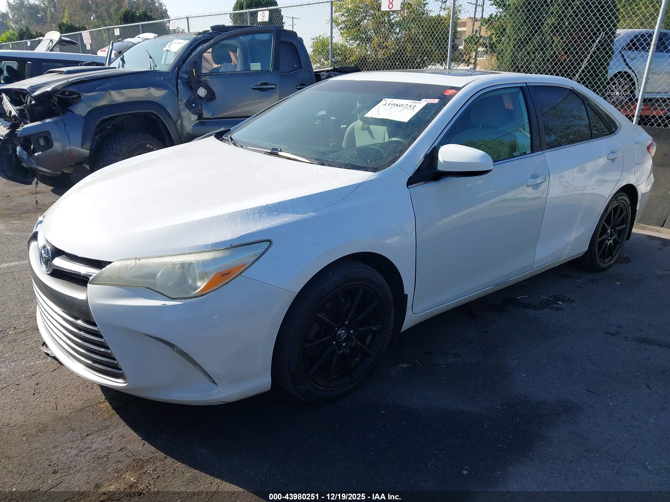 TOYOTA CAMRY image 2