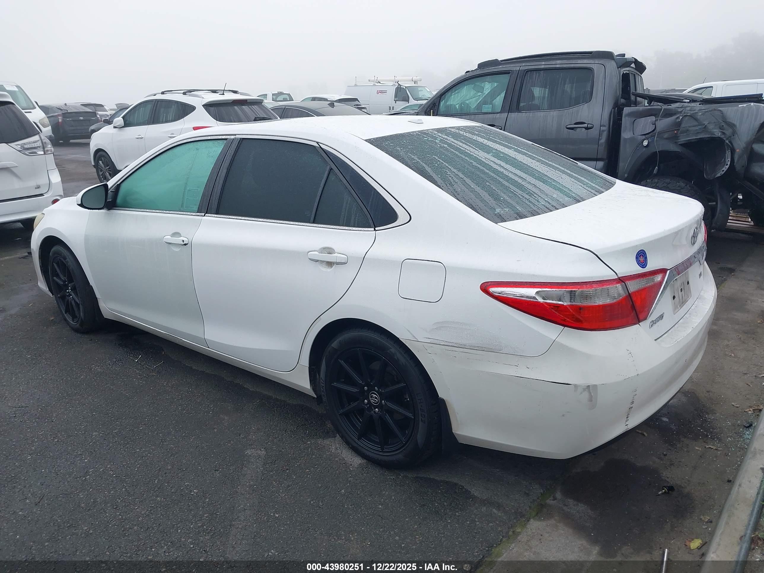 TOYOTA CAMRY image 3