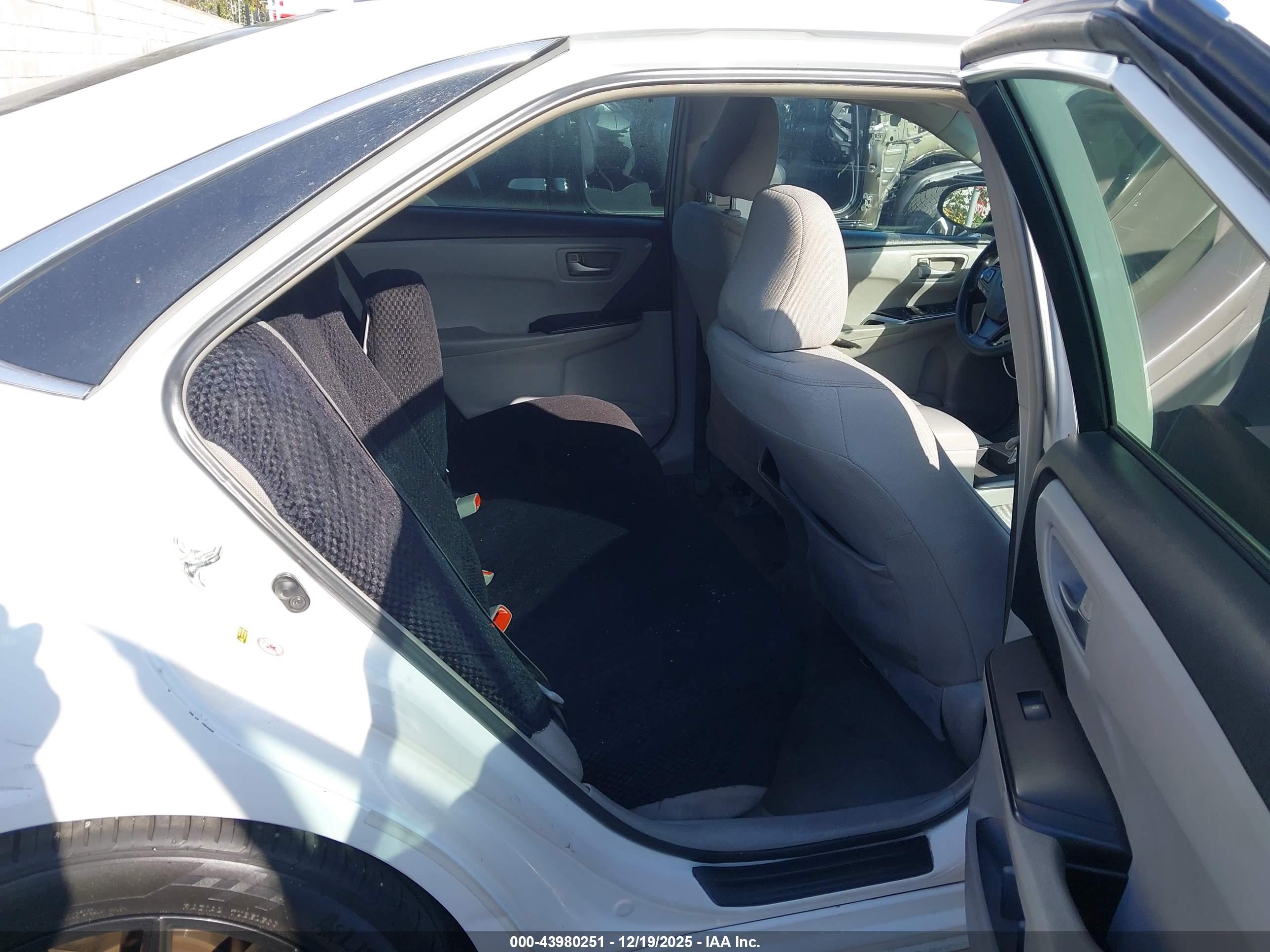 TOYOTA CAMRY image 8