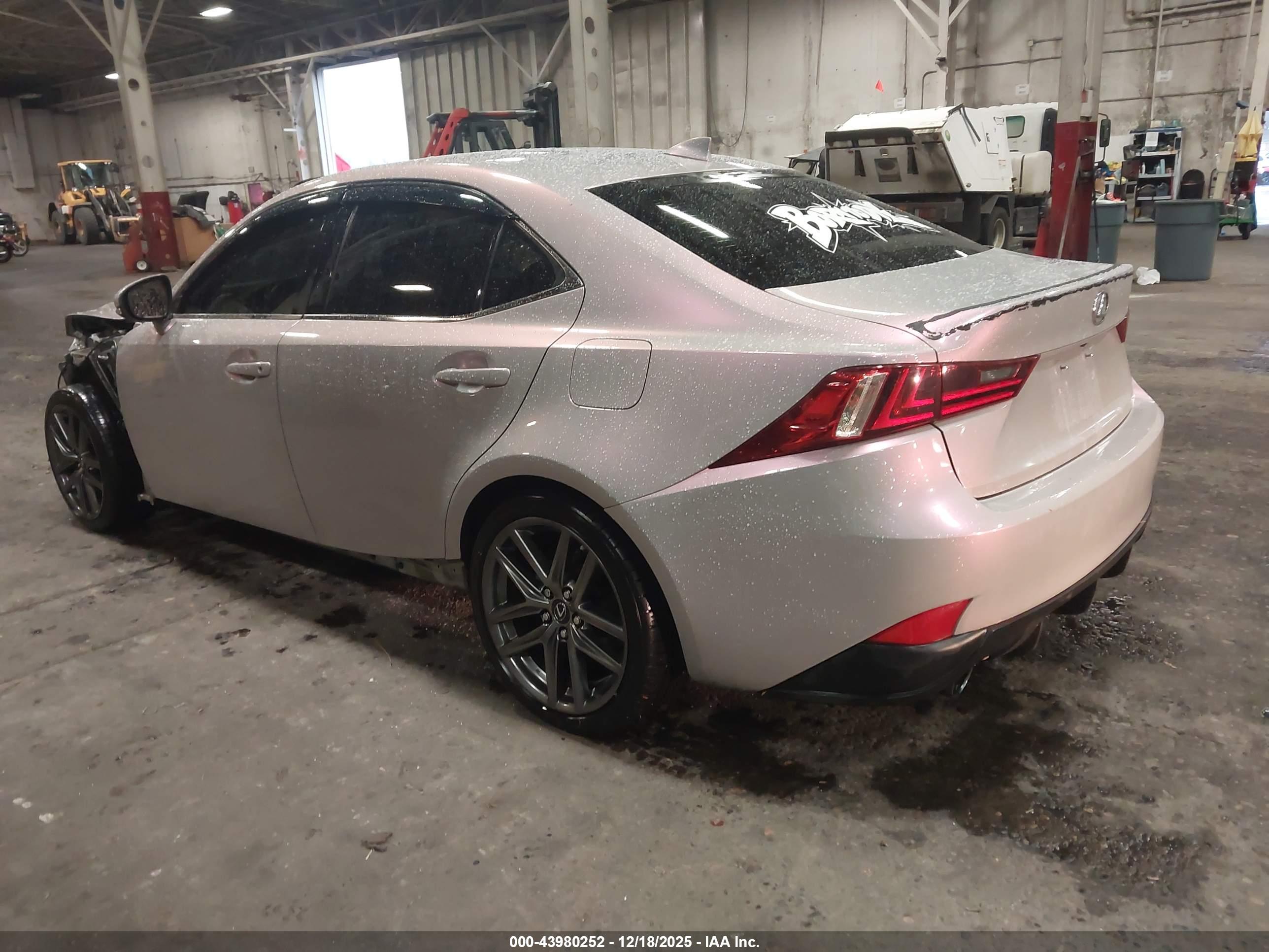 LEXUS IS image 3