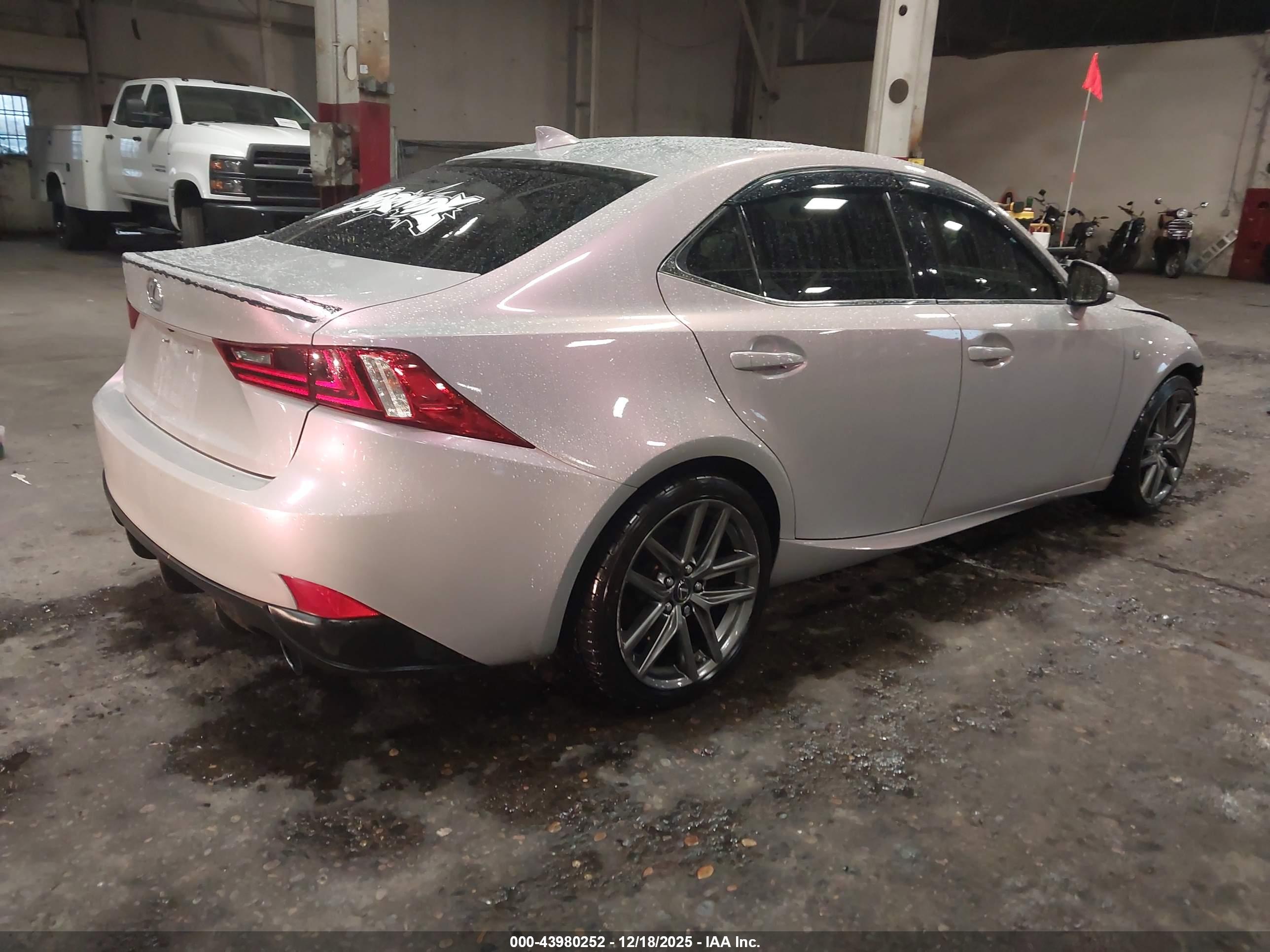 LEXUS IS image 4
