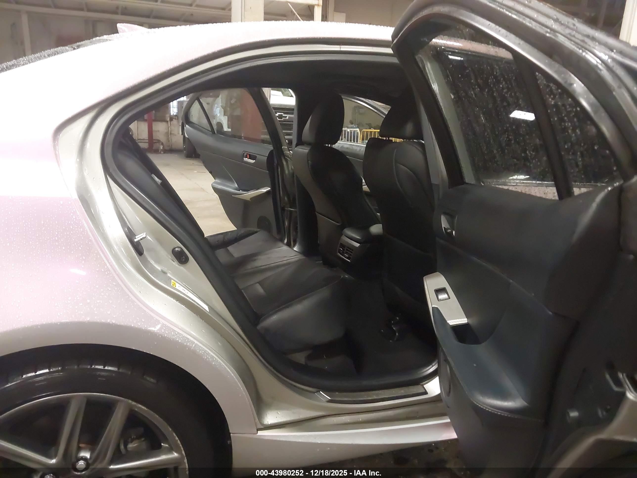 LEXUS IS image 8