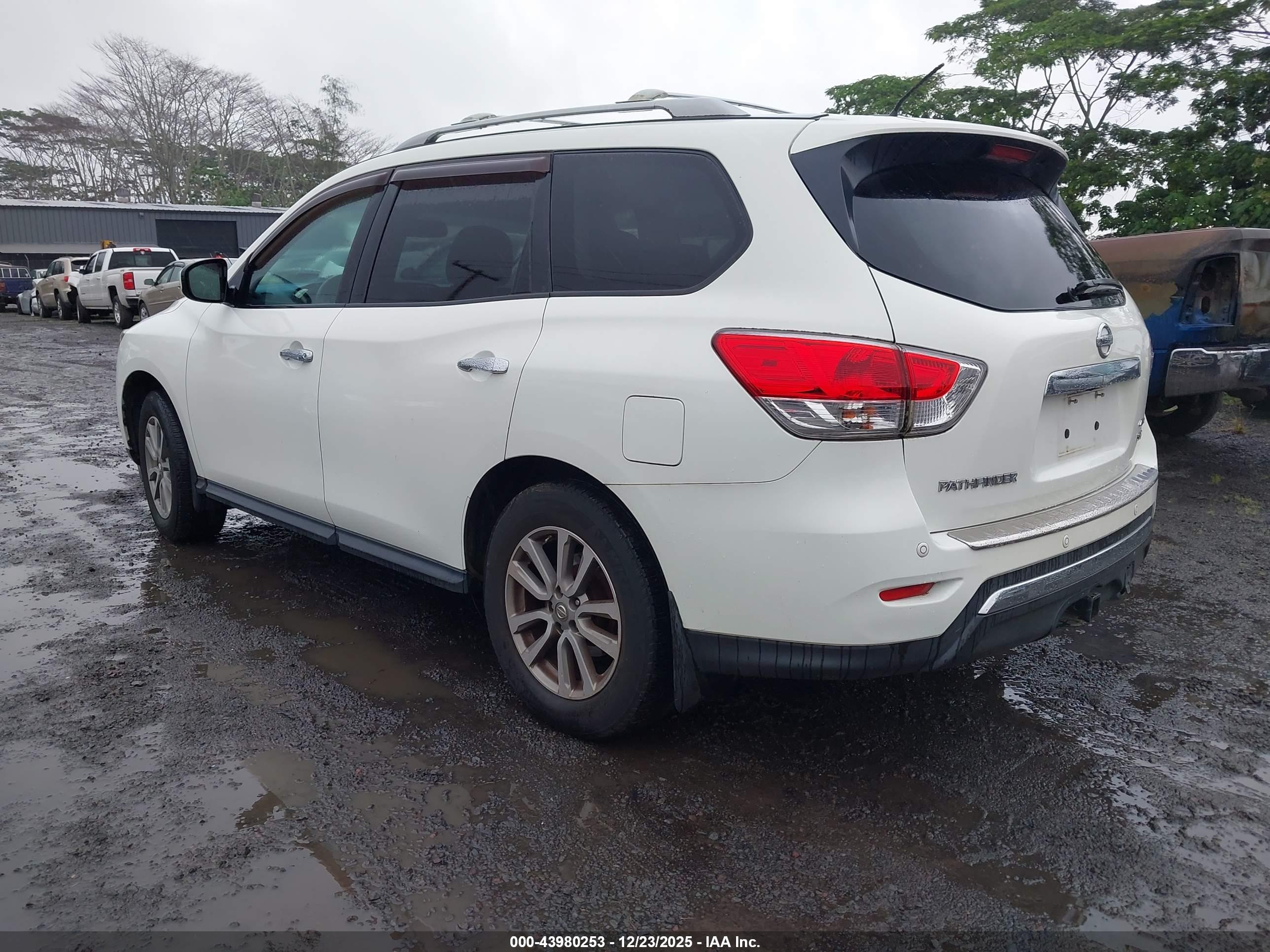 NISSAN PATHFINDER image 3