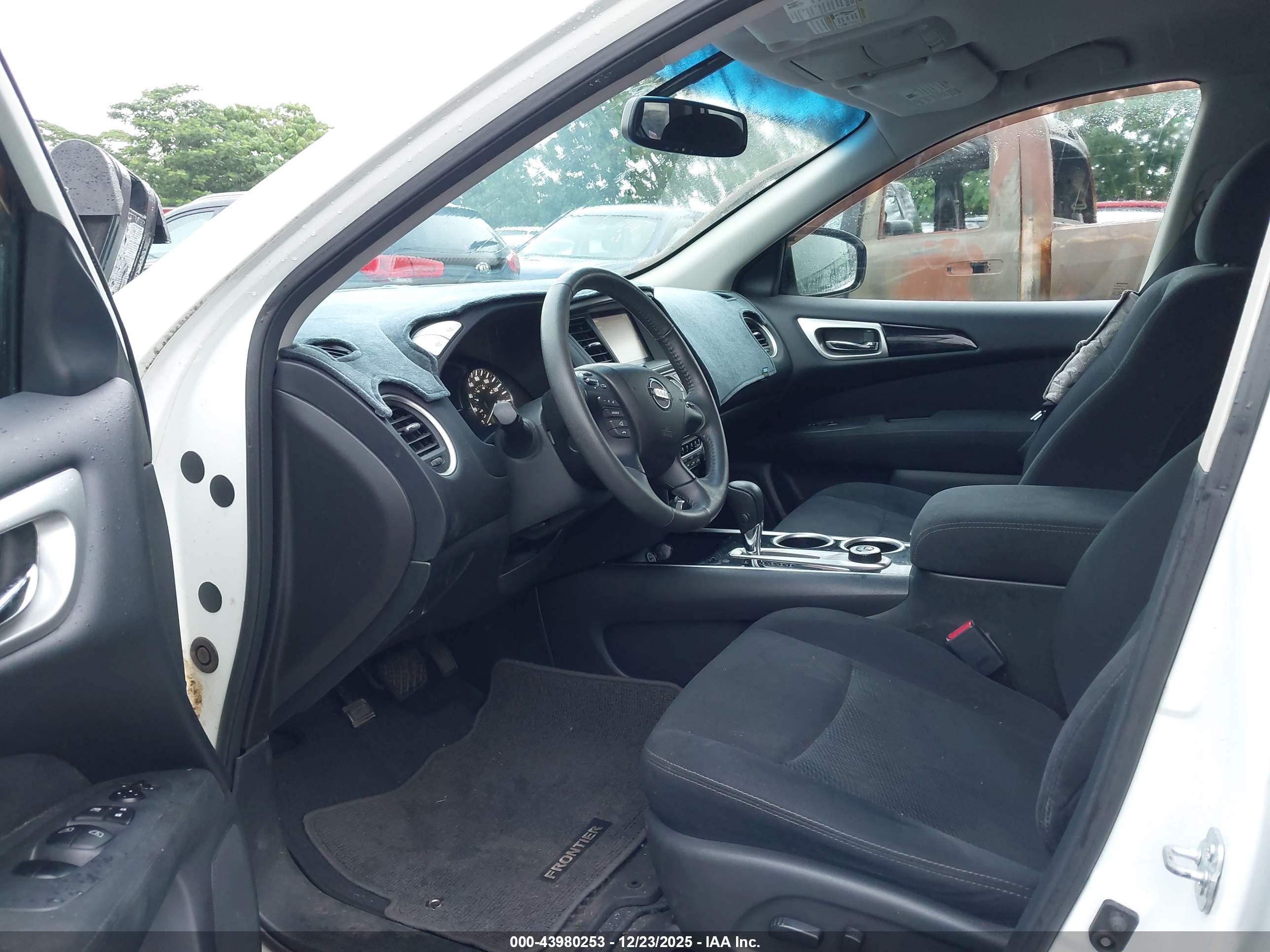 NISSAN PATHFINDER image 5