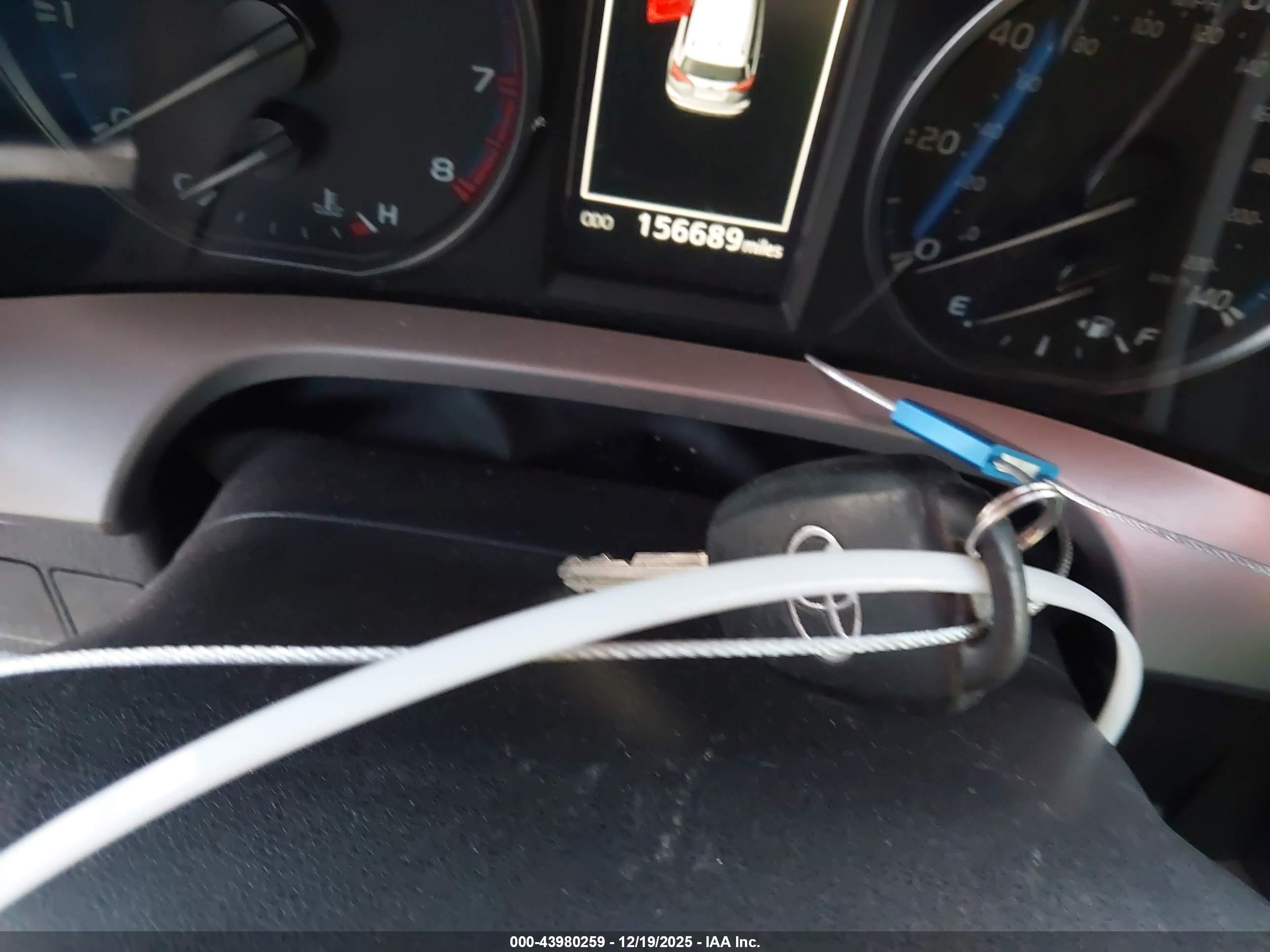 TOYOTA RAV4 image 11