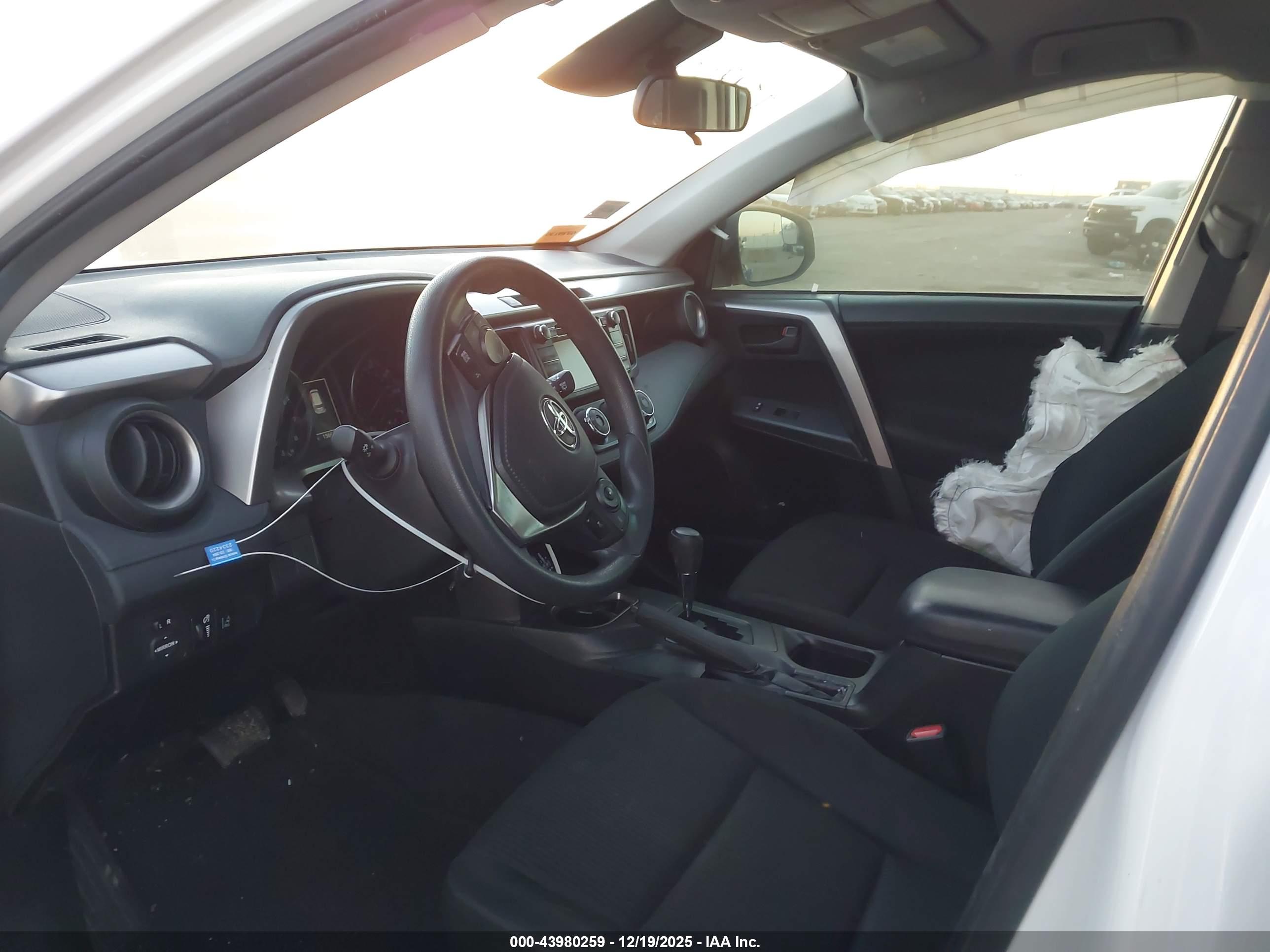 TOYOTA RAV4 image 5