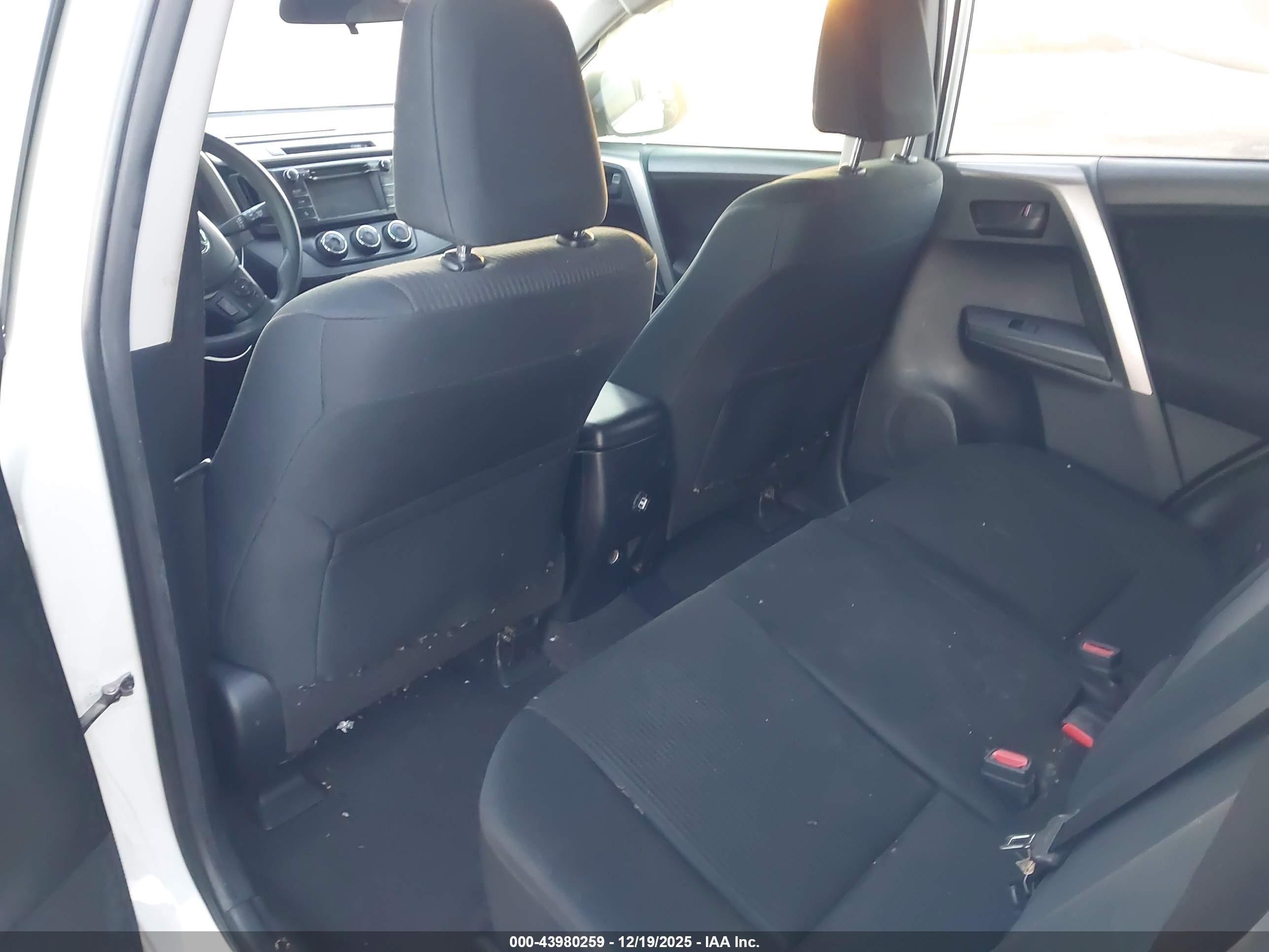 TOYOTA RAV4 image 8