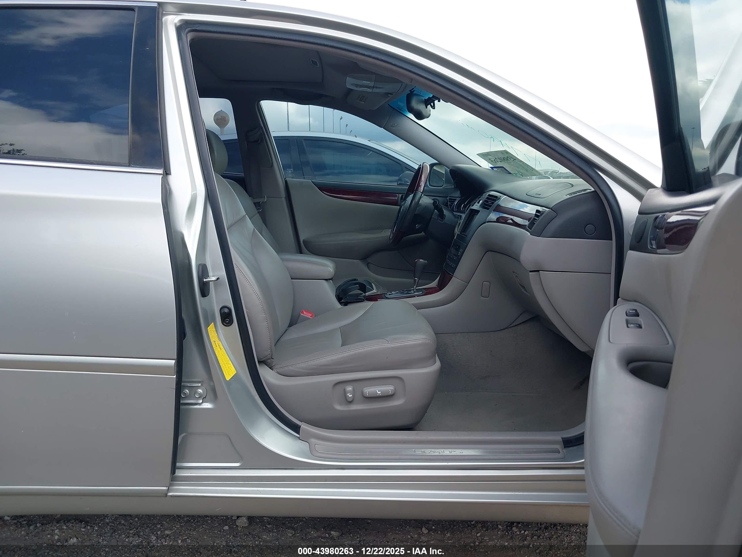 LEXUS ES image 5