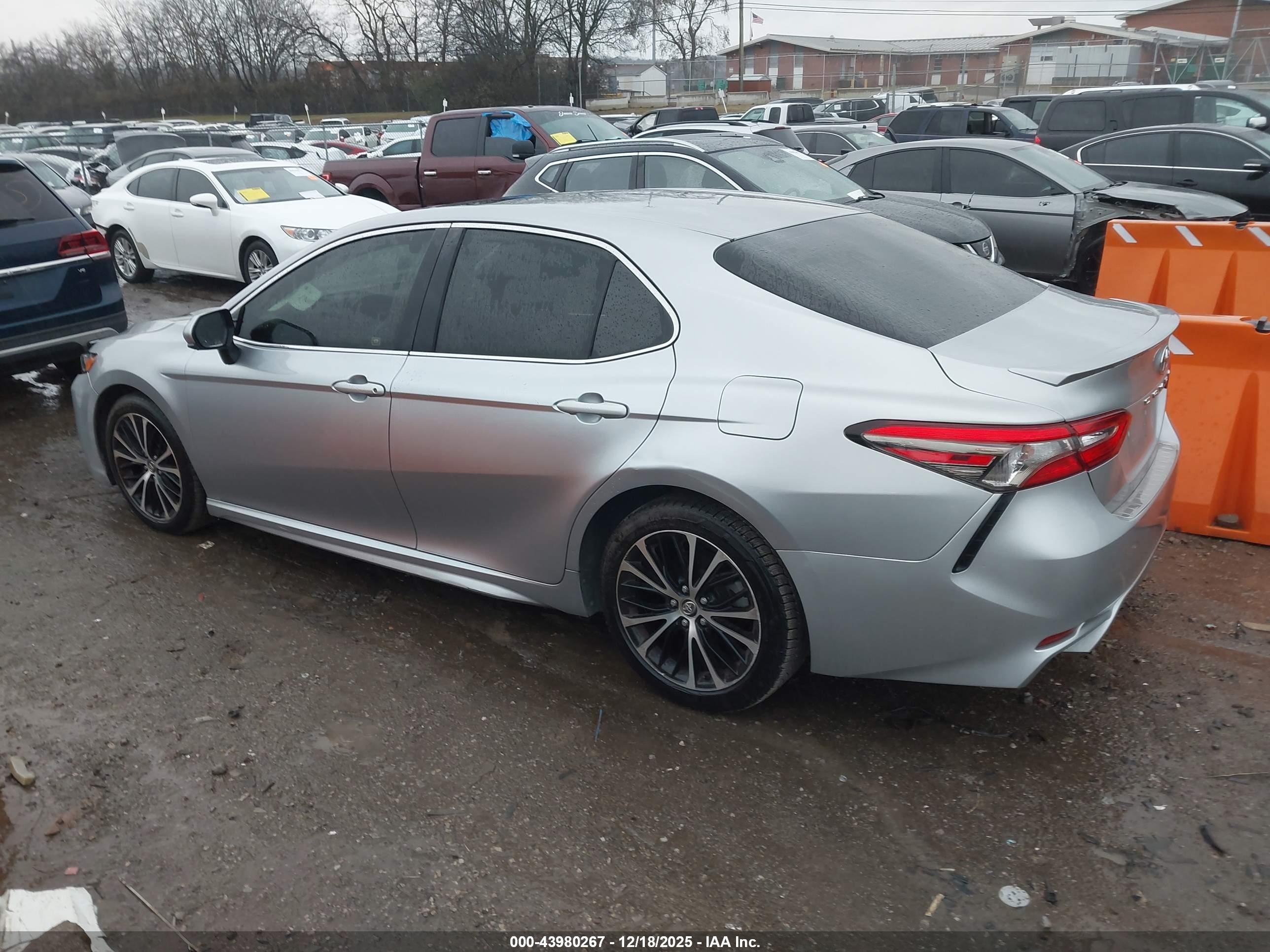 TOYOTA CAMRY image 3