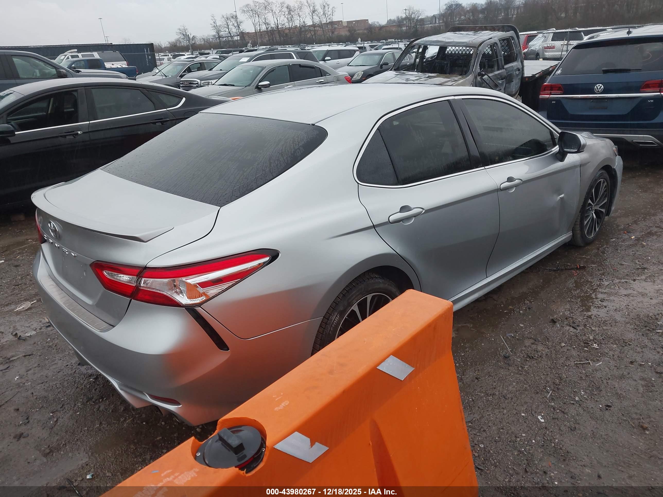 TOYOTA CAMRY image 4