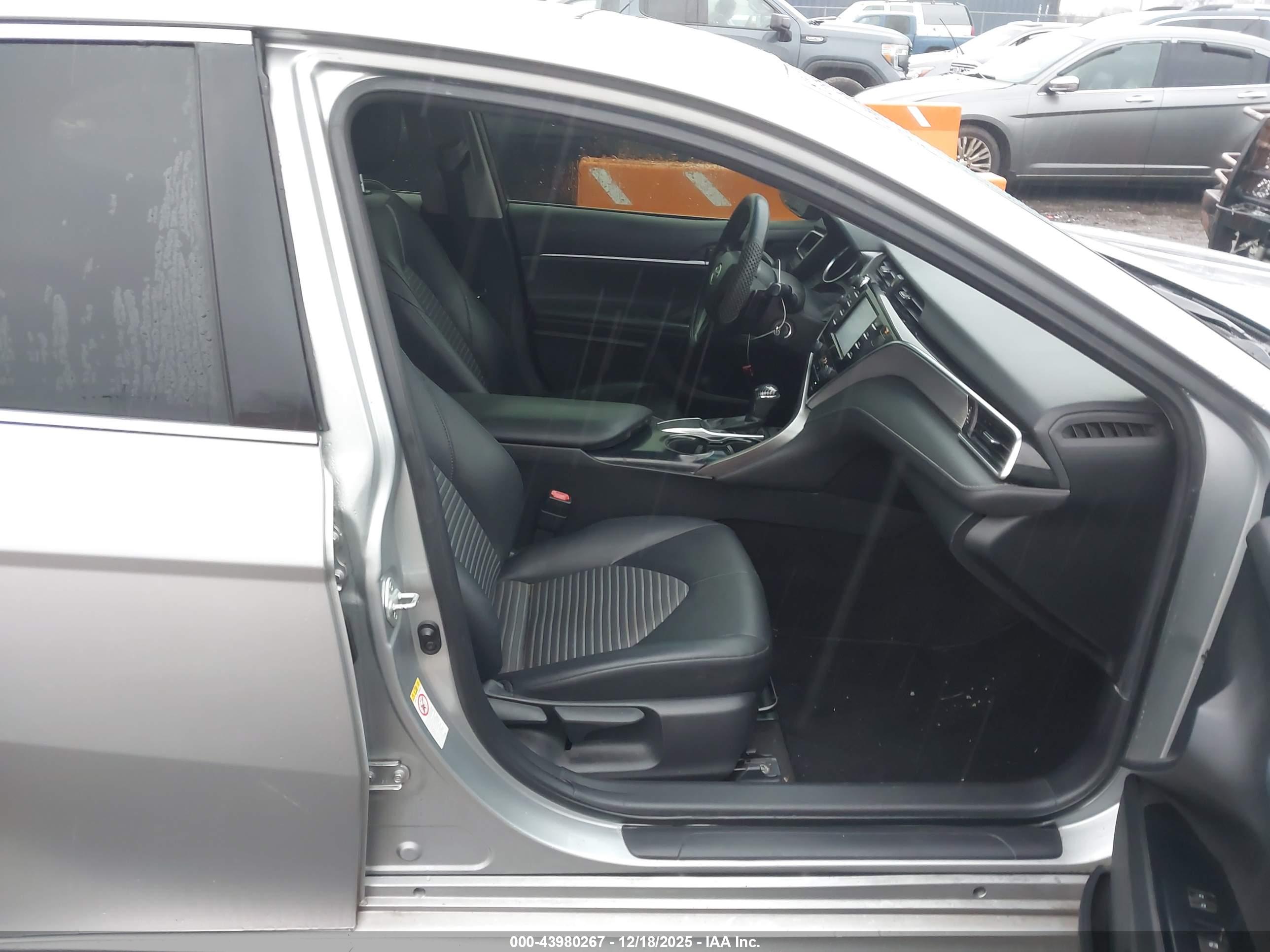 TOYOTA CAMRY image 5