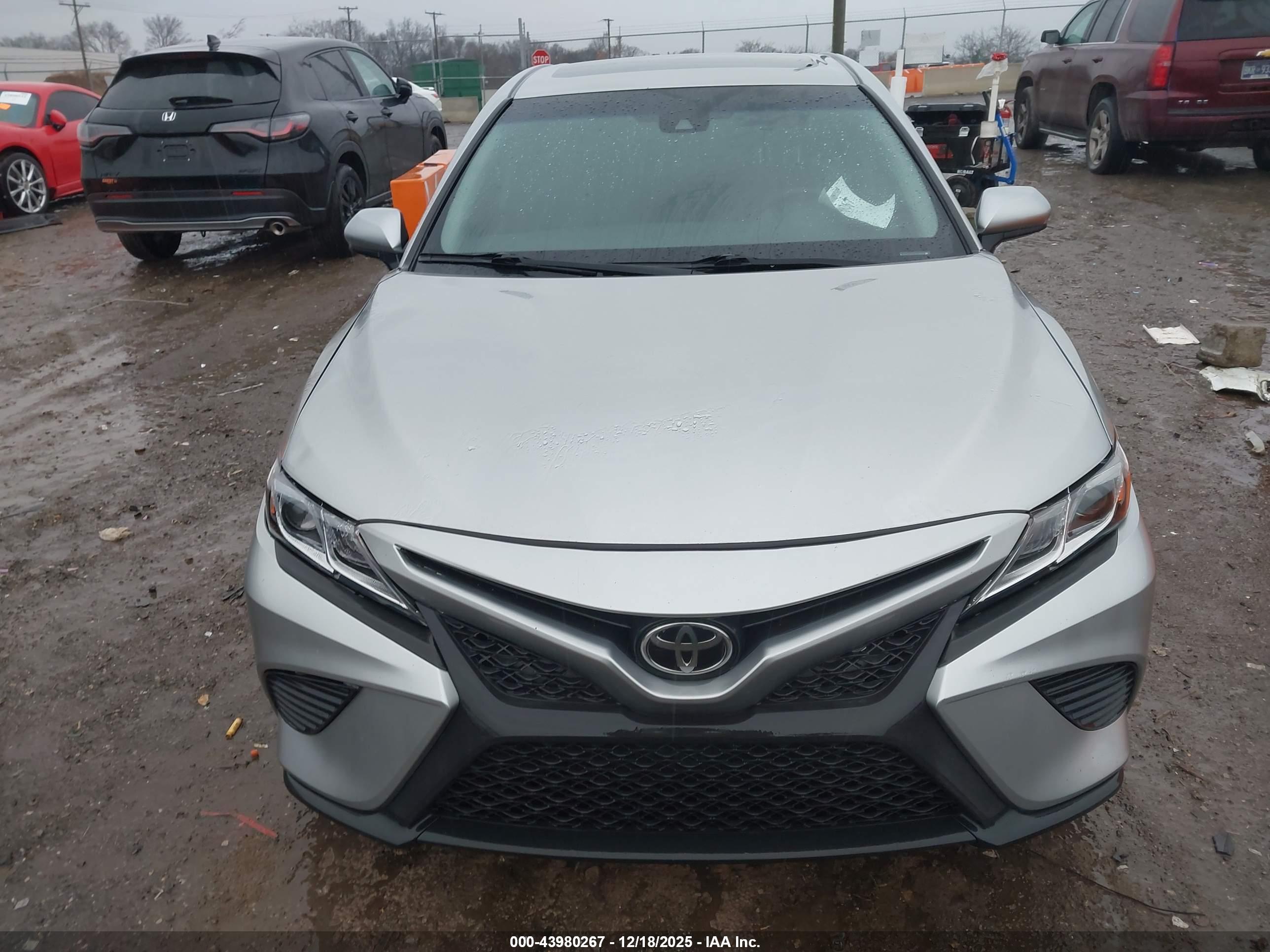 TOYOTA CAMRY image 6