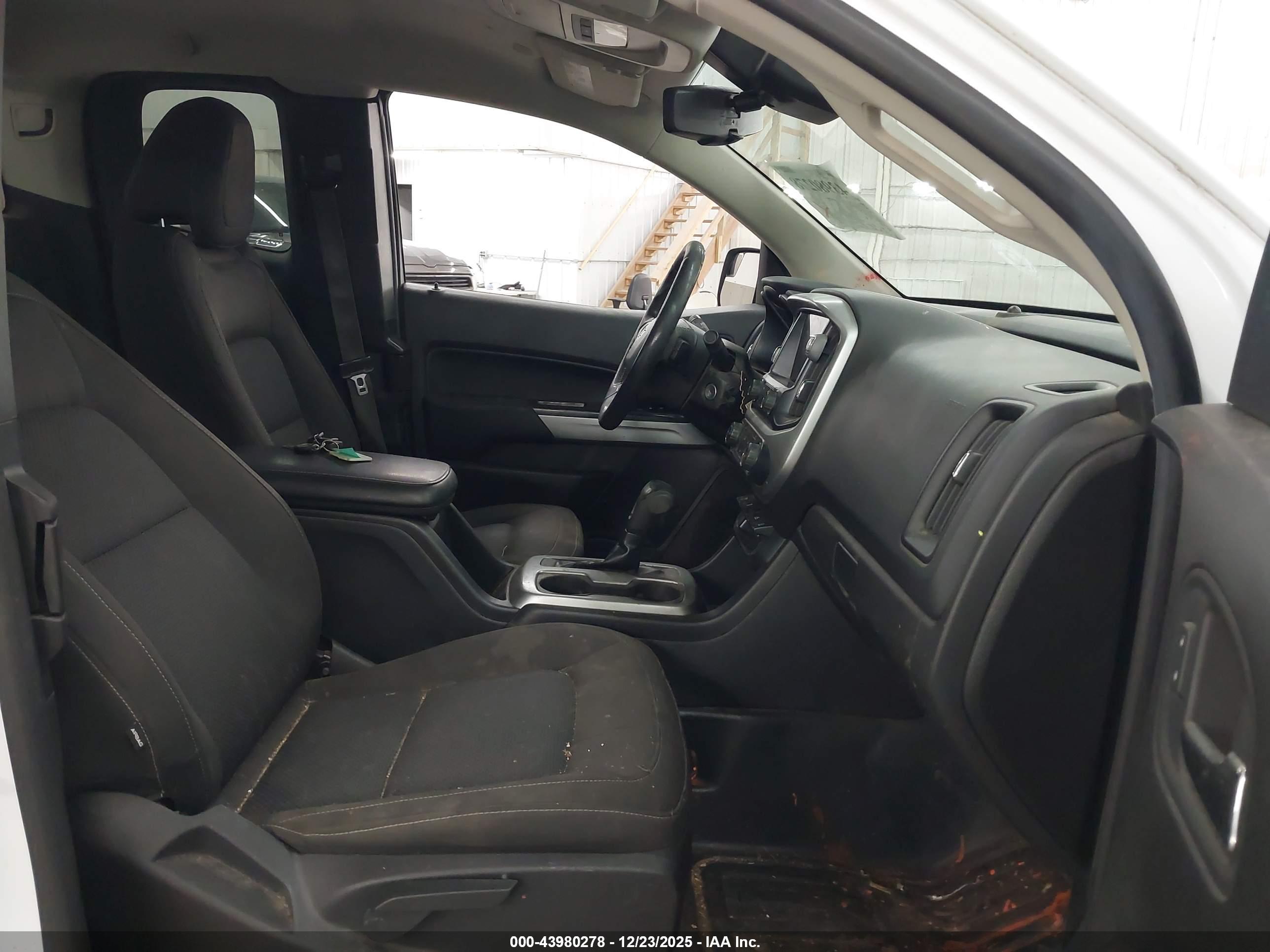 CHEVROLET COLORADO image 5