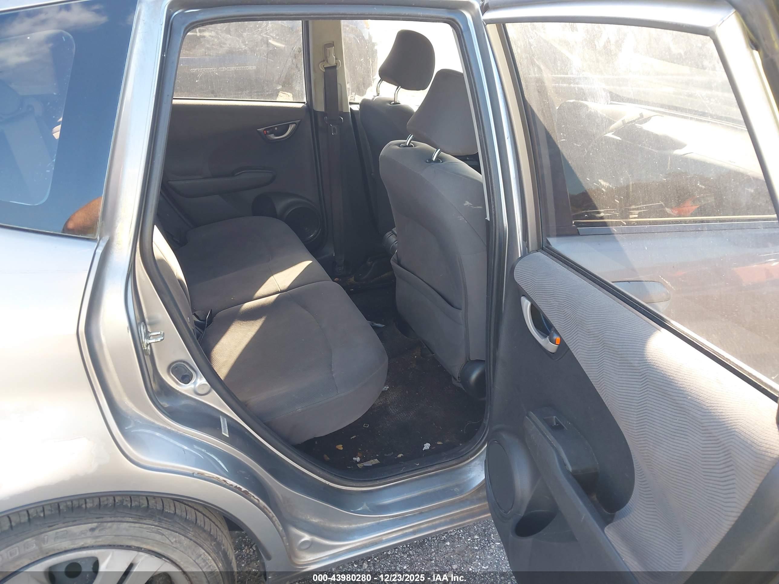 HONDA FIT image 8