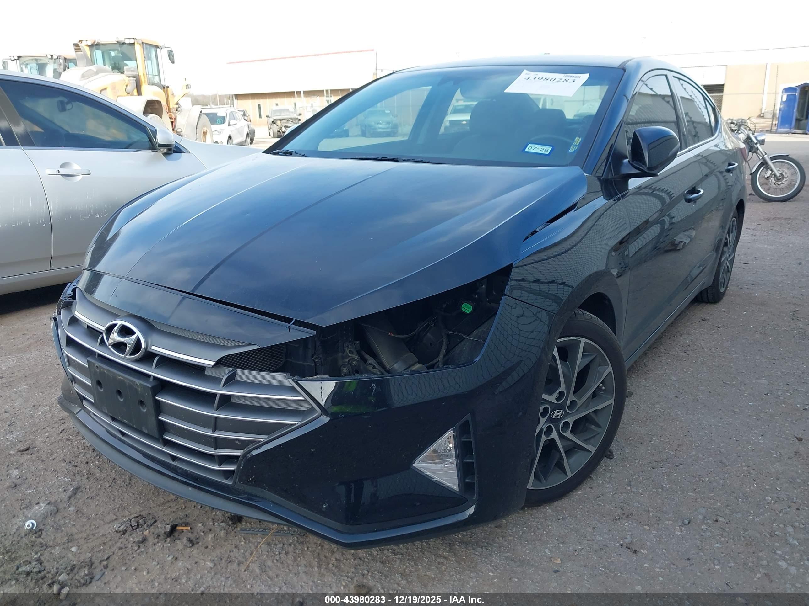 HYUNDAI ELANTRA image 2