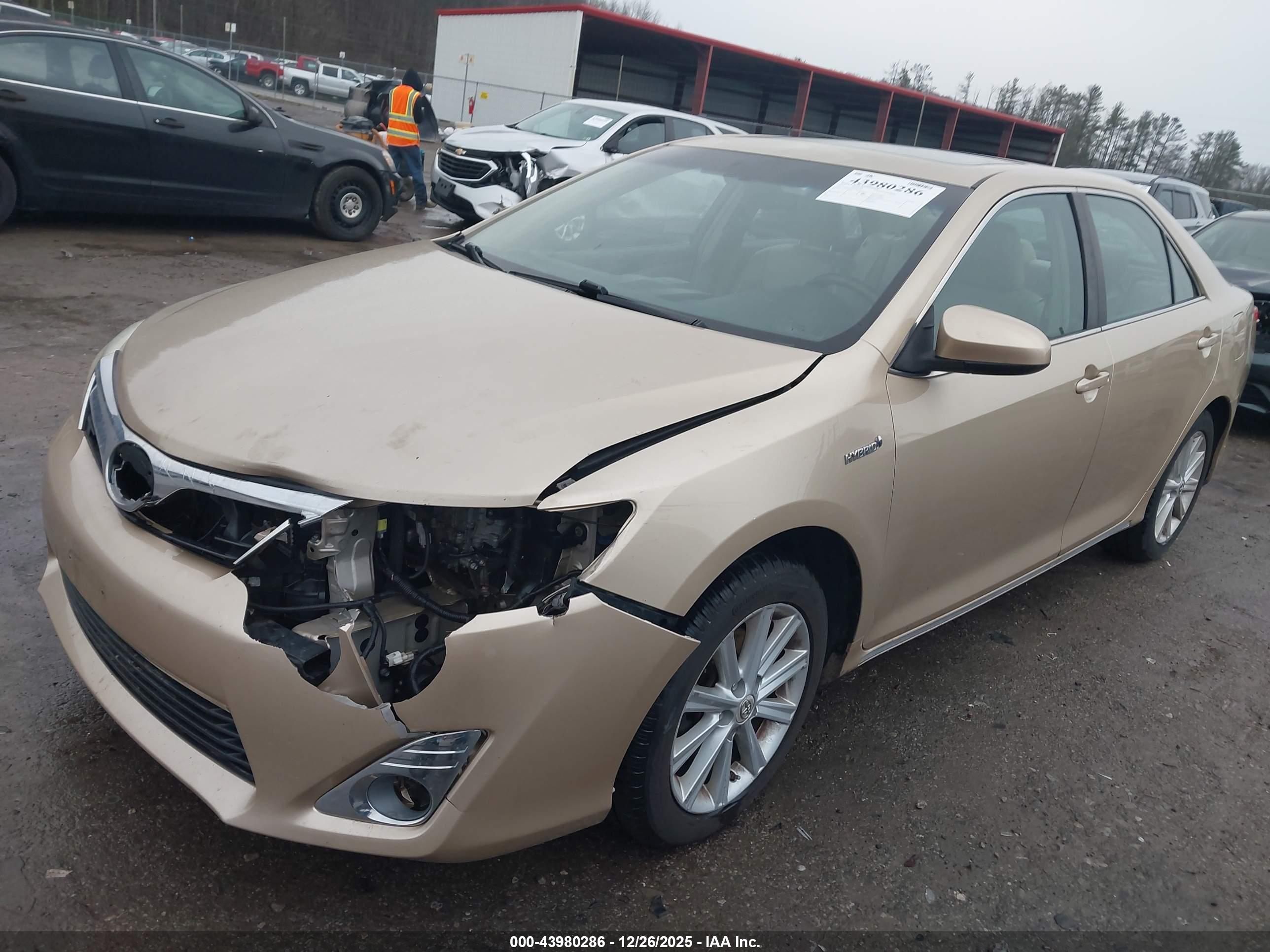 TOYOTA CAMRY image 2