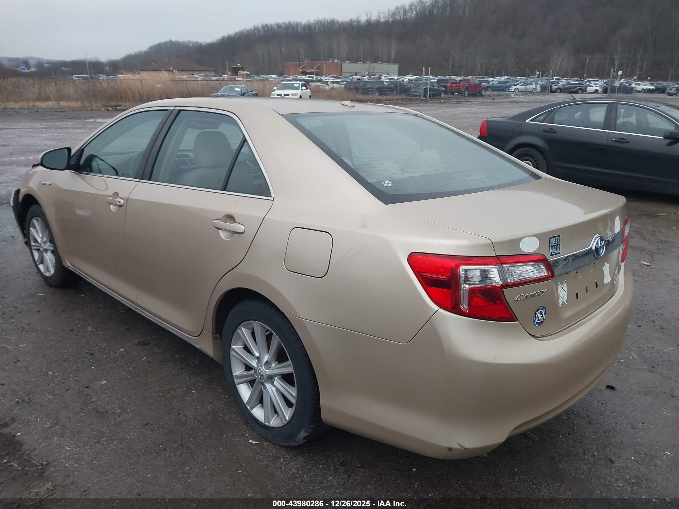 TOYOTA CAMRY image 3