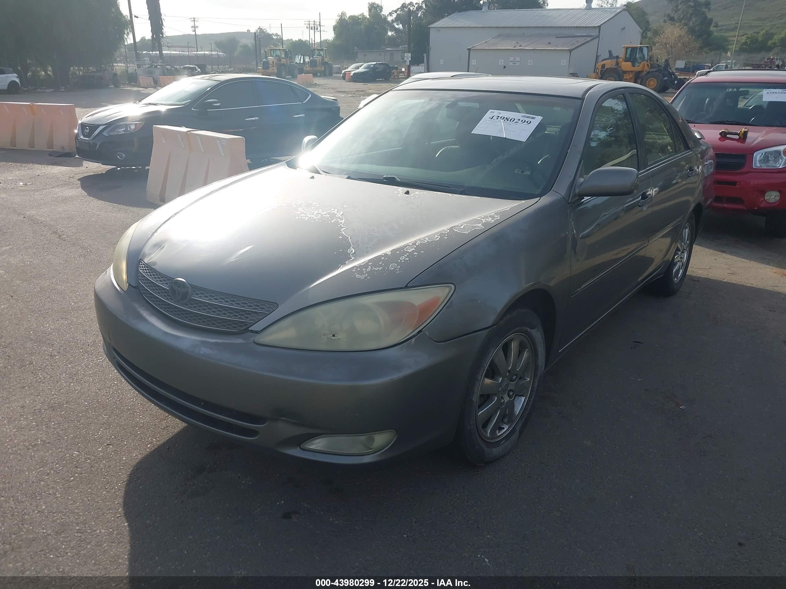 TOYOTA CAMRY image 2