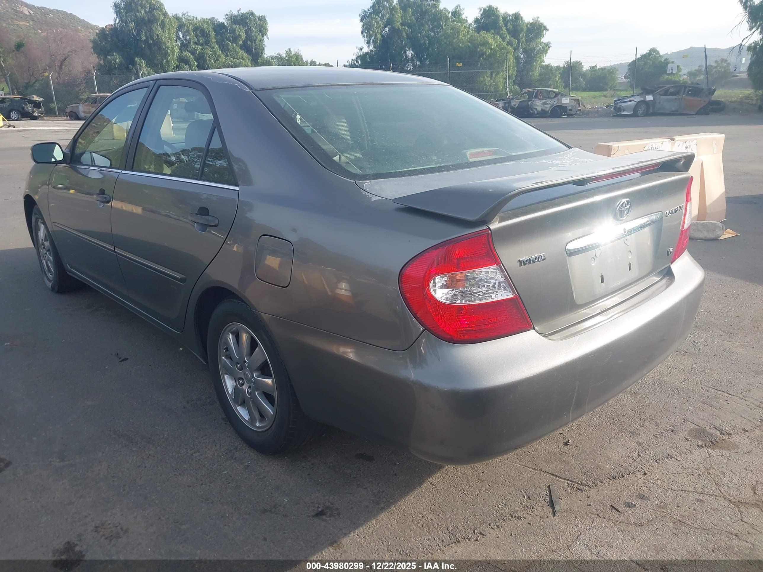 TOYOTA CAMRY image 3