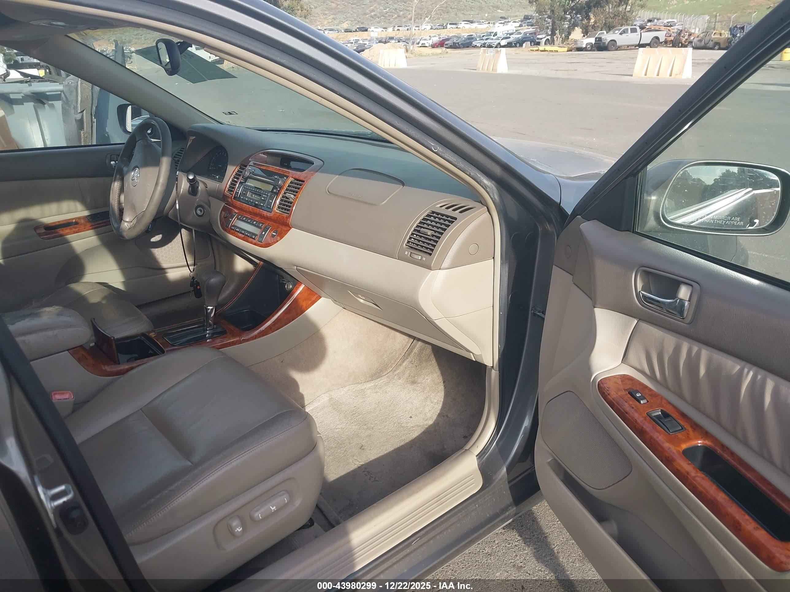 TOYOTA CAMRY image 5