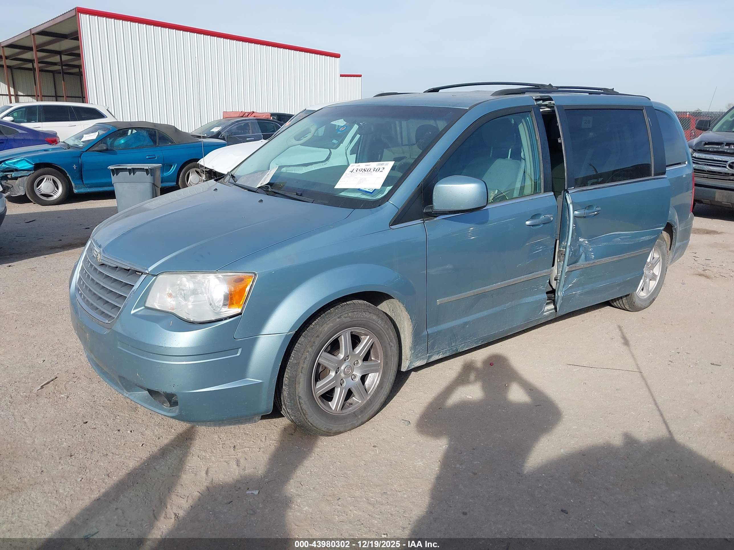 CHRYSLER TOWN image 2