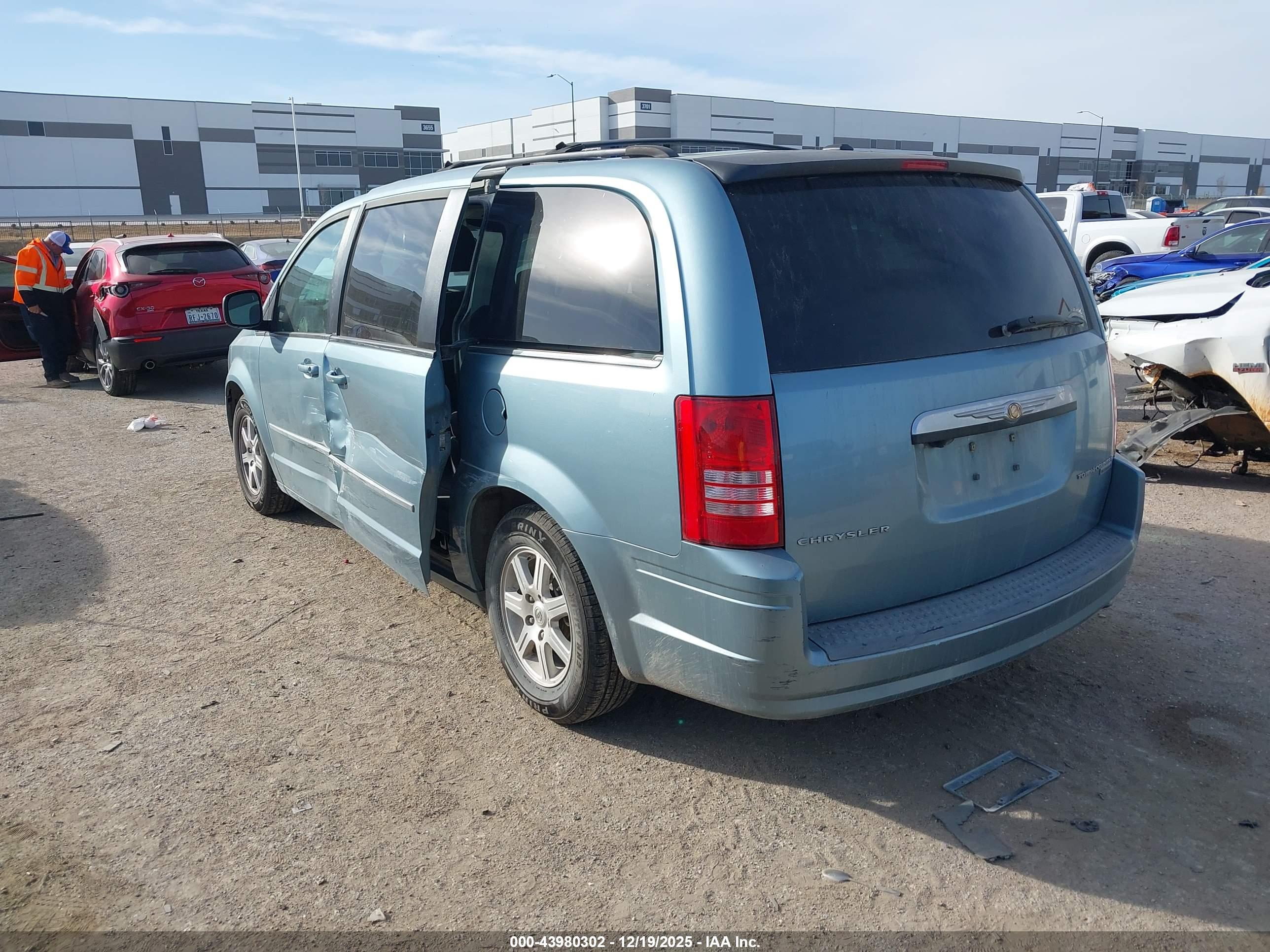 CHRYSLER TOWN image 3