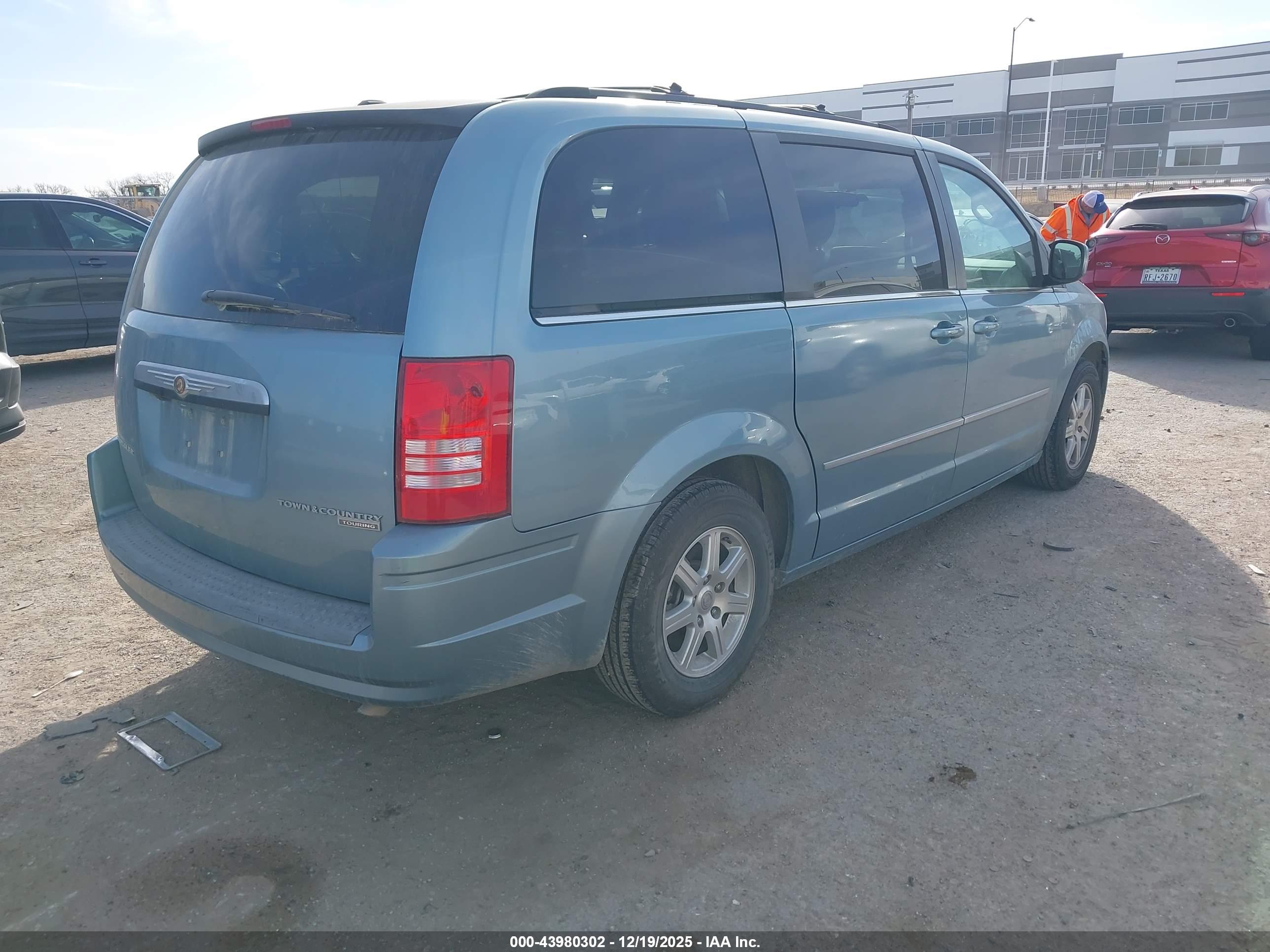 CHRYSLER TOWN image 4