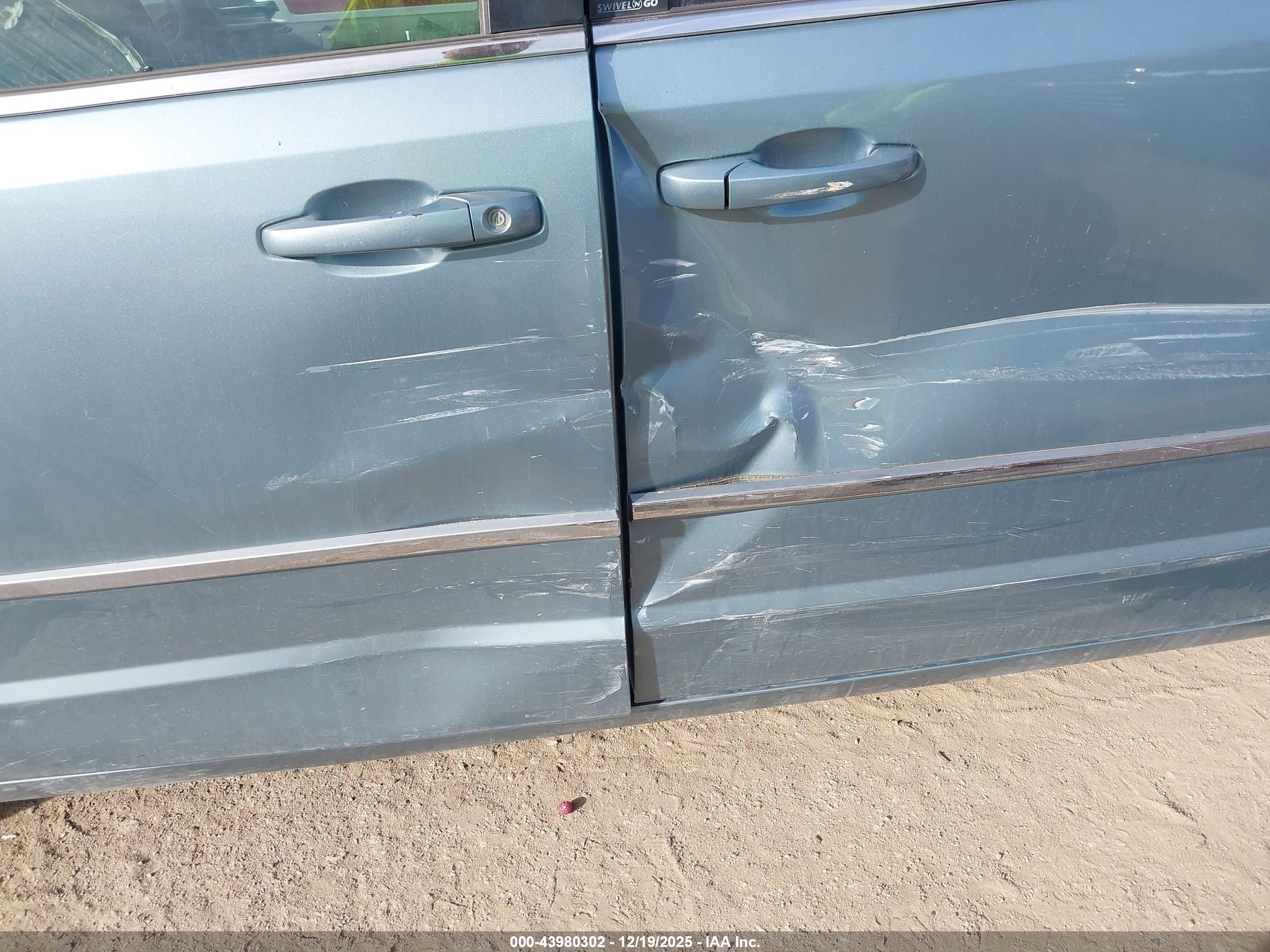 CHRYSLER TOWN image 6