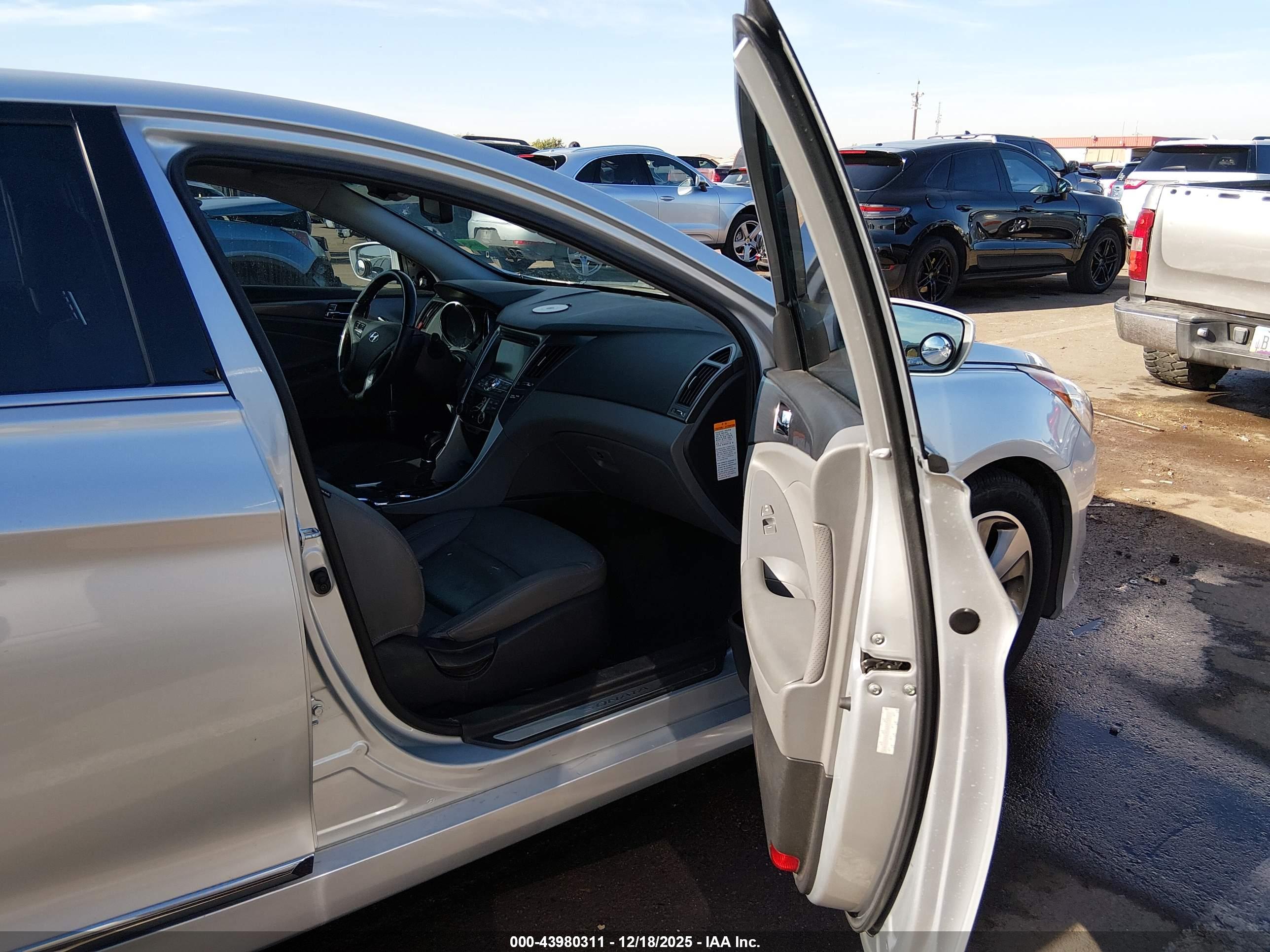 HYUNDAI SONATA image 5